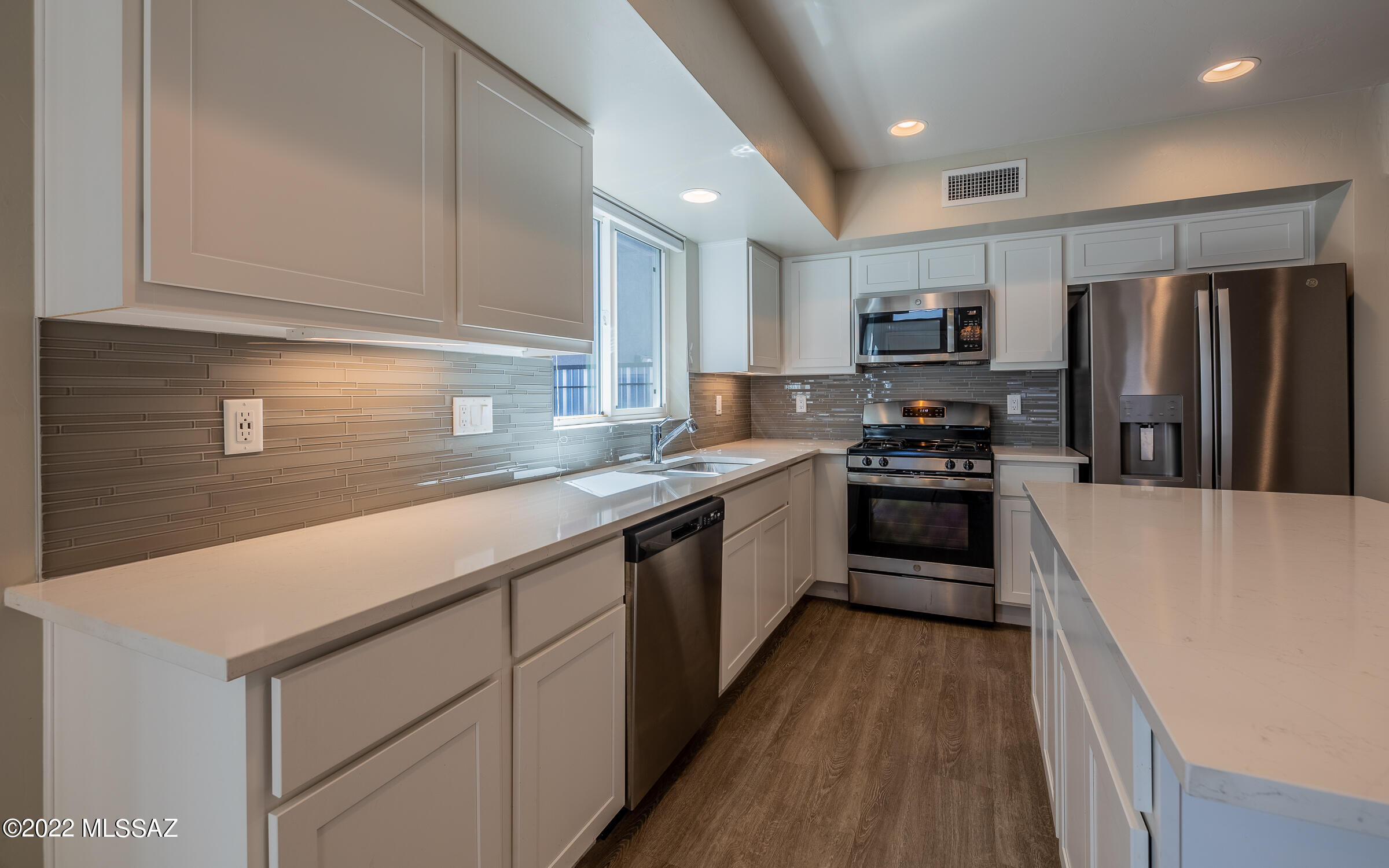 Camino Modern SQ20180120608 - Residential