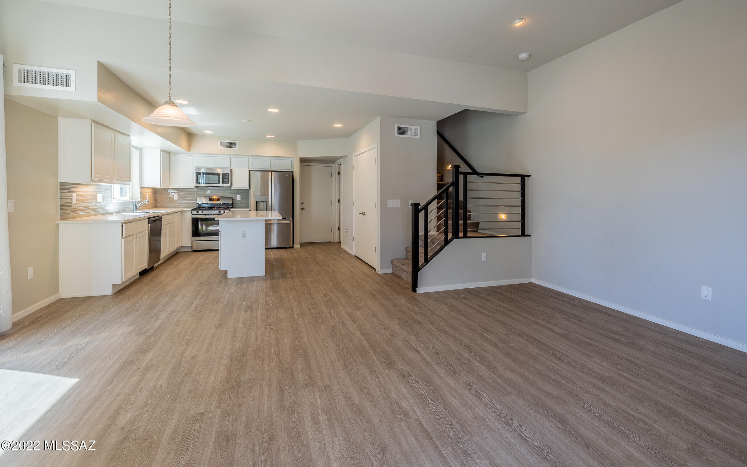 Camino Modern SQ20180120608 - Residential