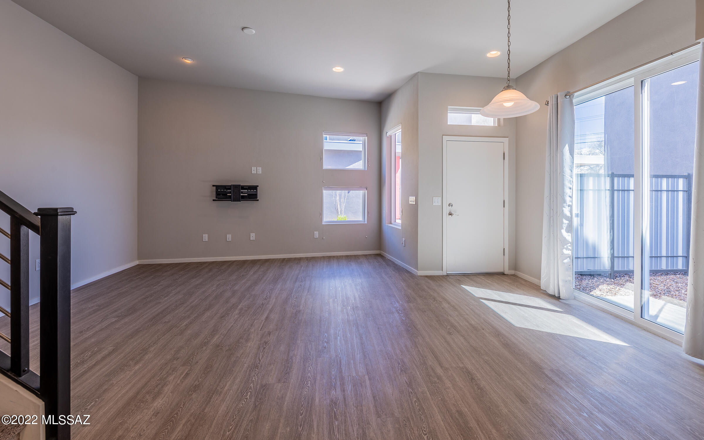 Camino Modern SQ20180120608 - Residential