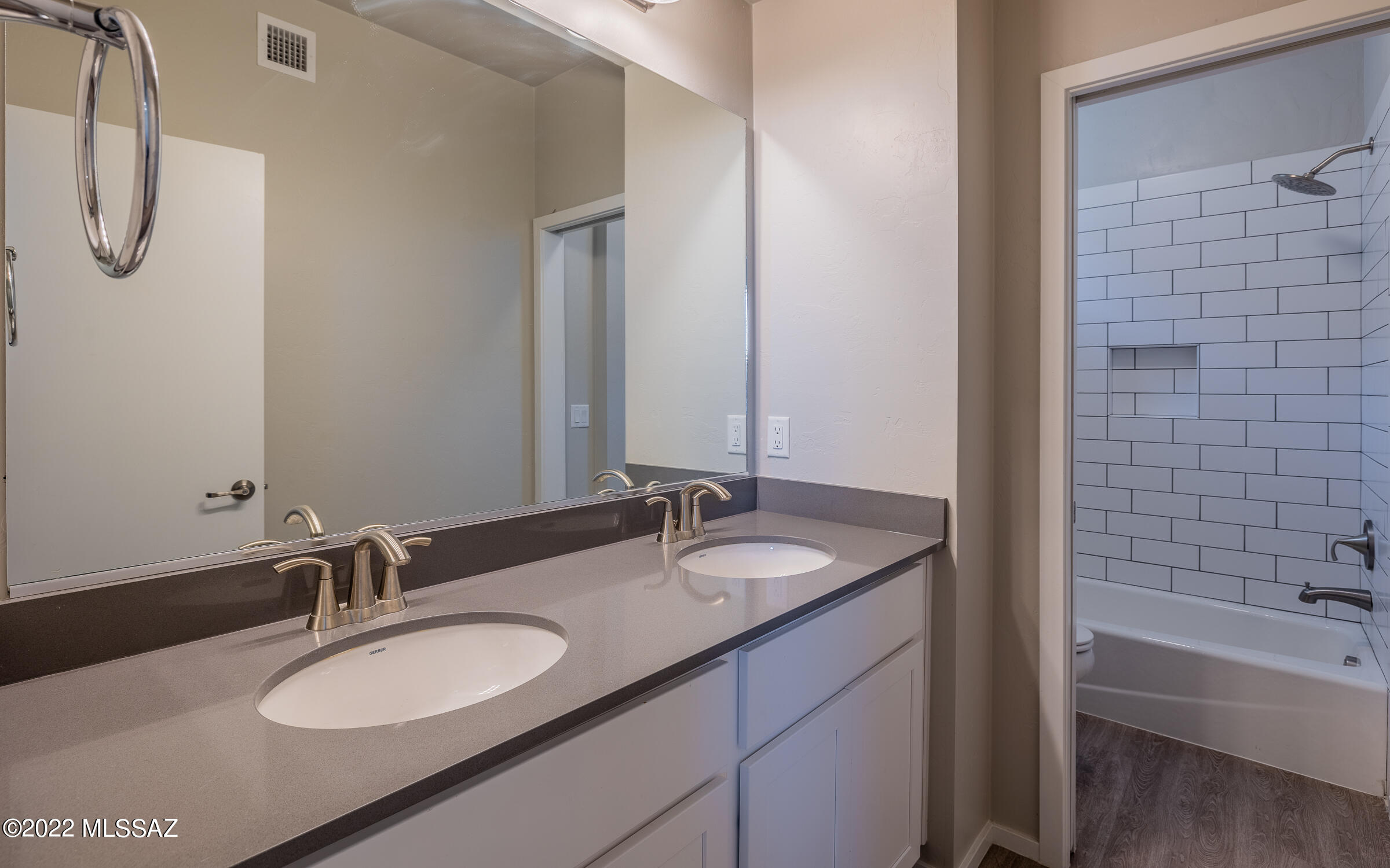 Camino Modern SQ20180120608 - Residential