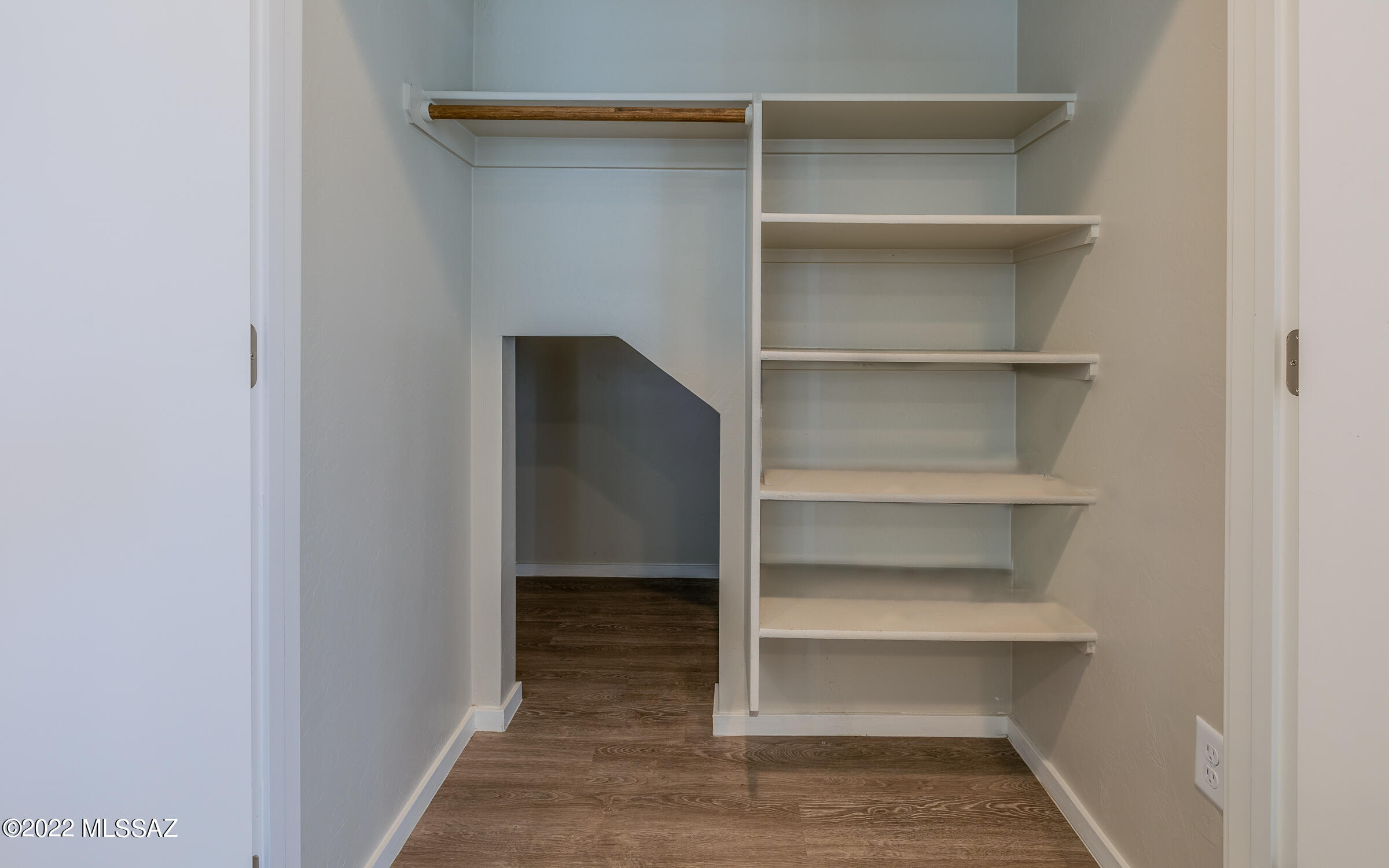 Camino Modern SQ20180120608 - Residential