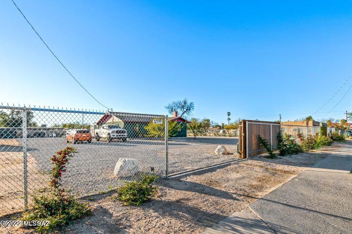 Contractors dream ! Plenty of room to expand and enjoy yourself.. Fully remodeled with new roof and HVAC unit, even has a basement! Located in a prime area for residential development. Conveniently located close to the Tucson mall and the University of Arizona. Property is close to an acre and is zoned R-2 with possibilities to expand. Must be verified by buyers.