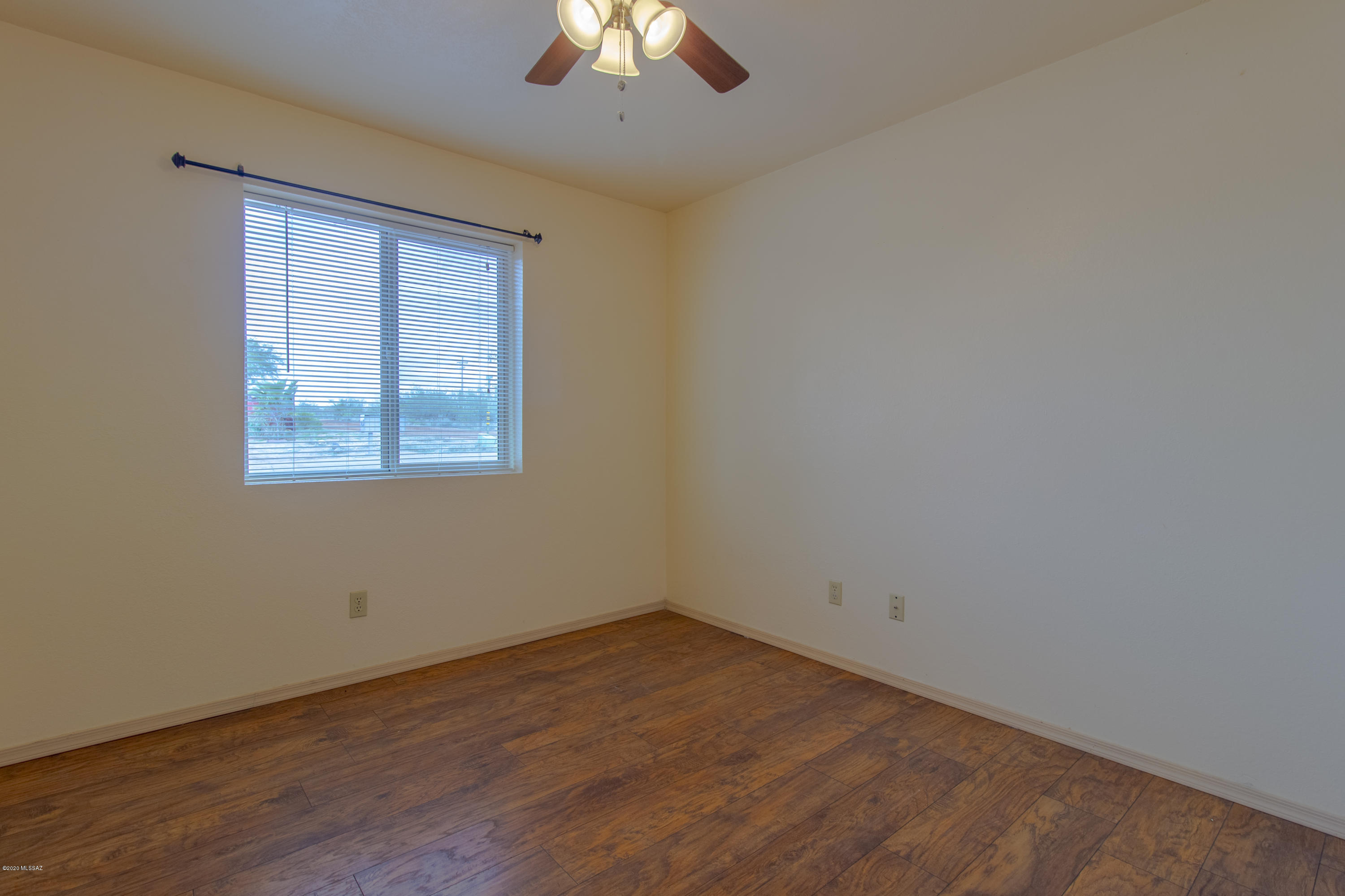 Twin Lakes (1-148) - Residential Lease