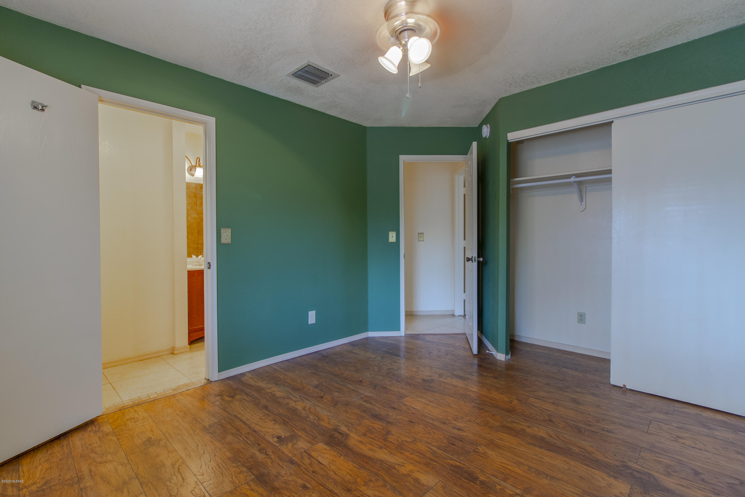 Twin Lakes (1-148) - Residential Lease