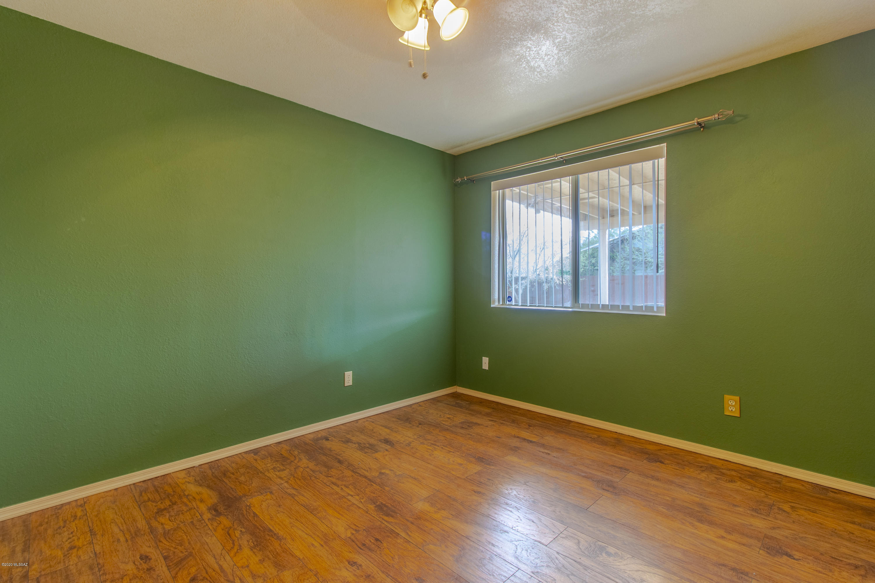 Twin Lakes (1-148) - Residential Lease