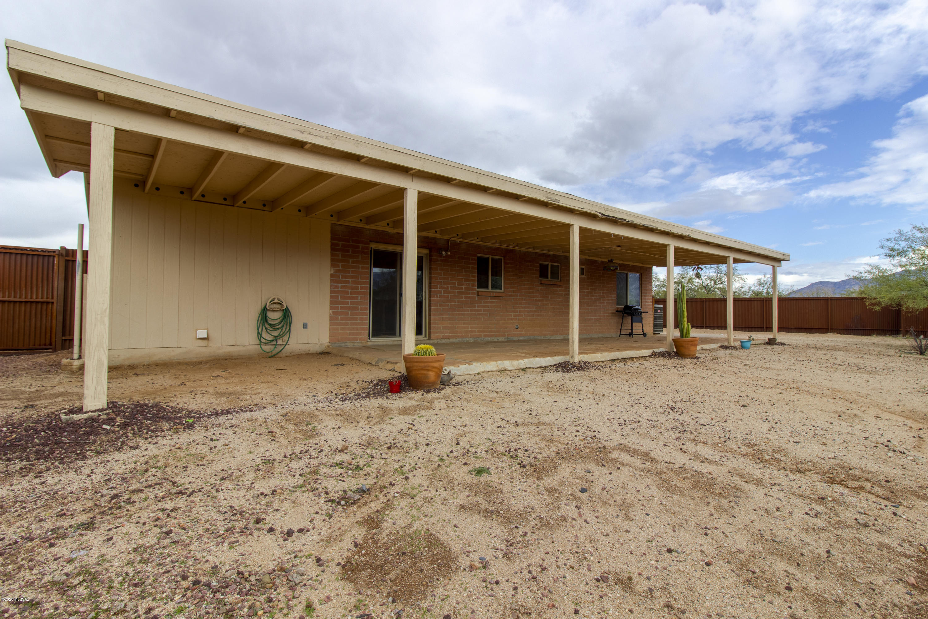 Twin Lakes (1-148) - Residential Lease