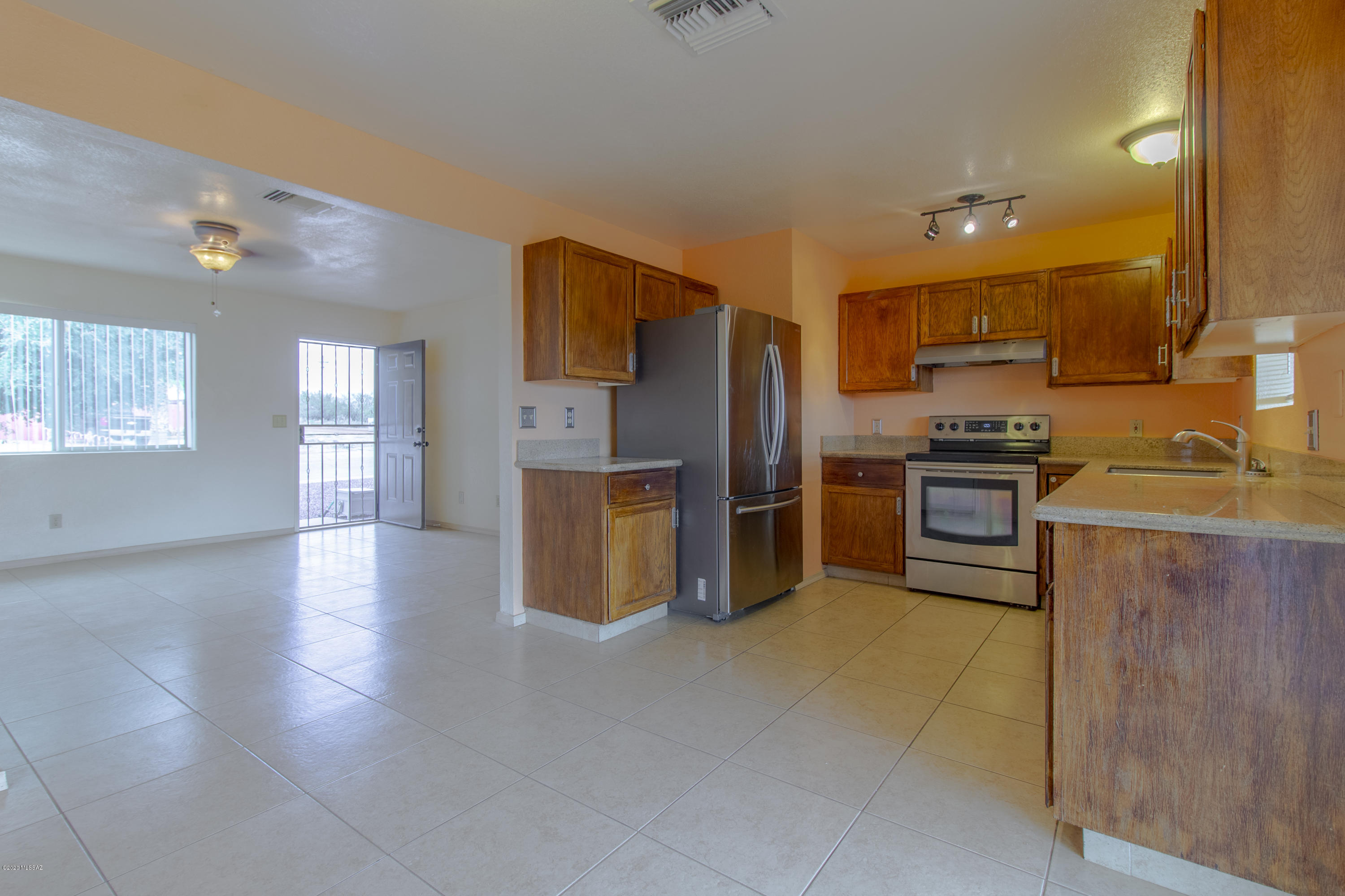 Twin Lakes (1-148) - Residential Lease