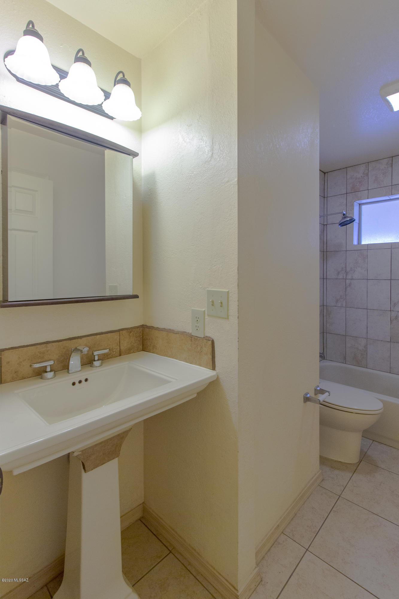 Twin Lakes (1-148) - Residential Lease