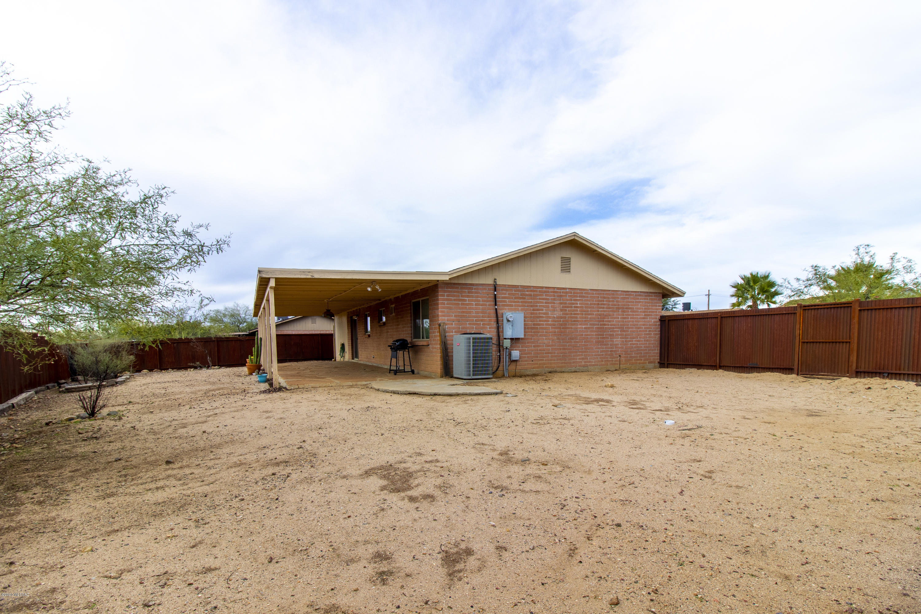 Twin Lakes (1-148) - Residential Lease