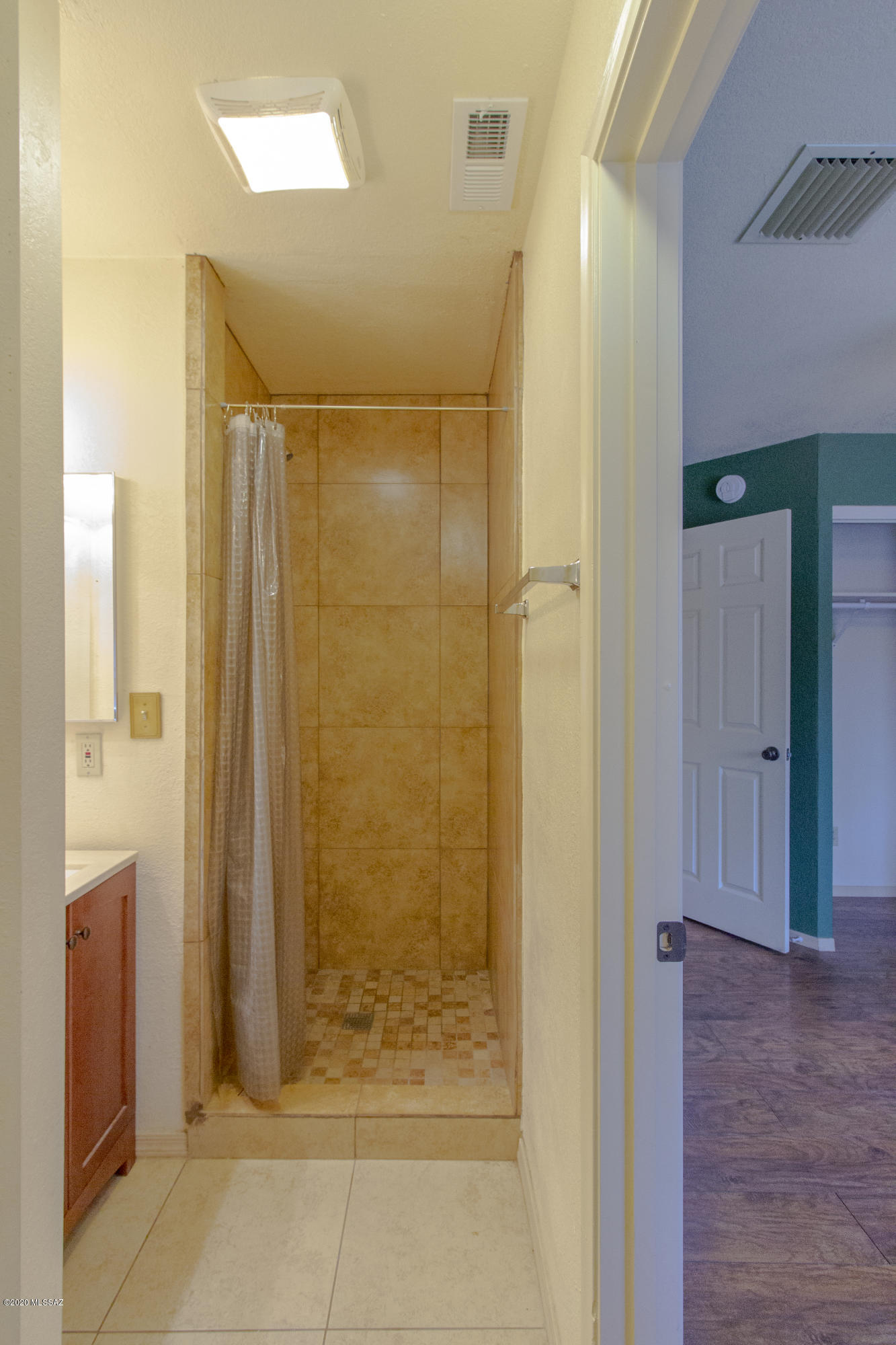 Twin Lakes (1-148) - Residential Lease