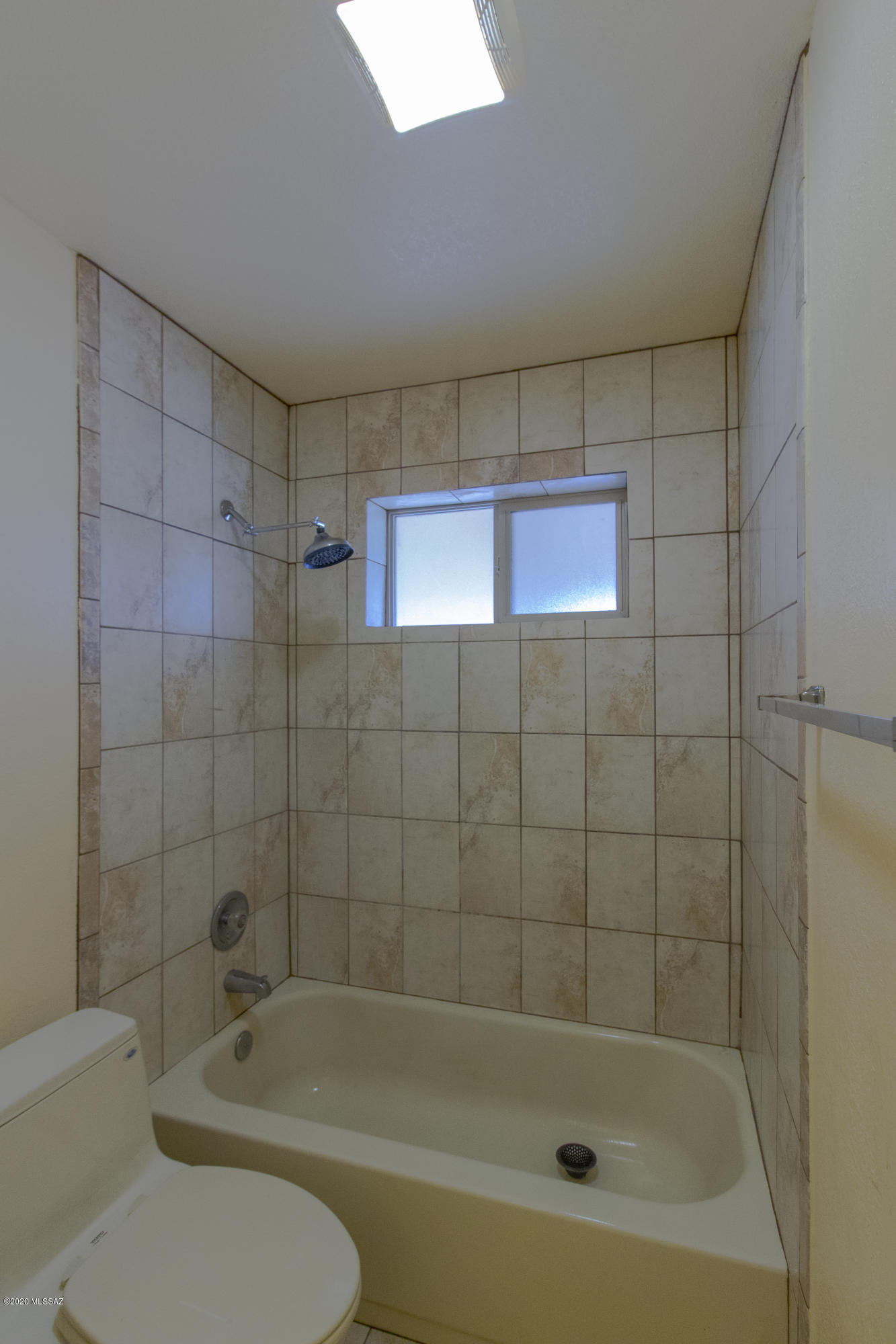 Twin Lakes (1-148) - Residential Lease