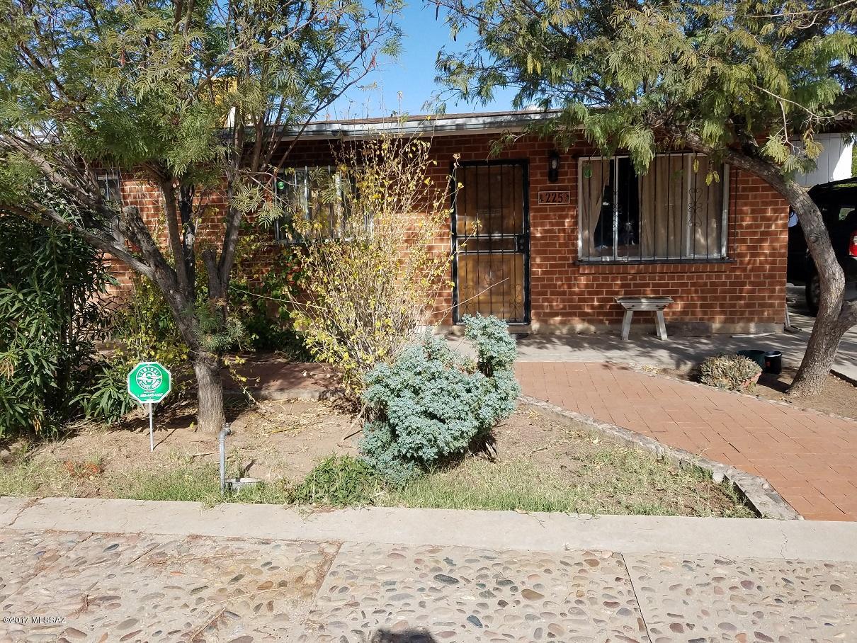 Sellers will accept or counter offers between $65,000-$72,000. HUGE PRICE REDUCTION!!!  Solid brick house with open floor plan, covered patio, large storage room and mountain views. Cute house- needs TLC.  Sellers decided to lower the price to $65,000-$72,000. They want to sell it fast! Handyman special opportunity- make it shine again! Ideal orientation N-S for energy efficiency. Please contact LA for appointment, easy showing. - Great house and location for a family or UofA students!!!