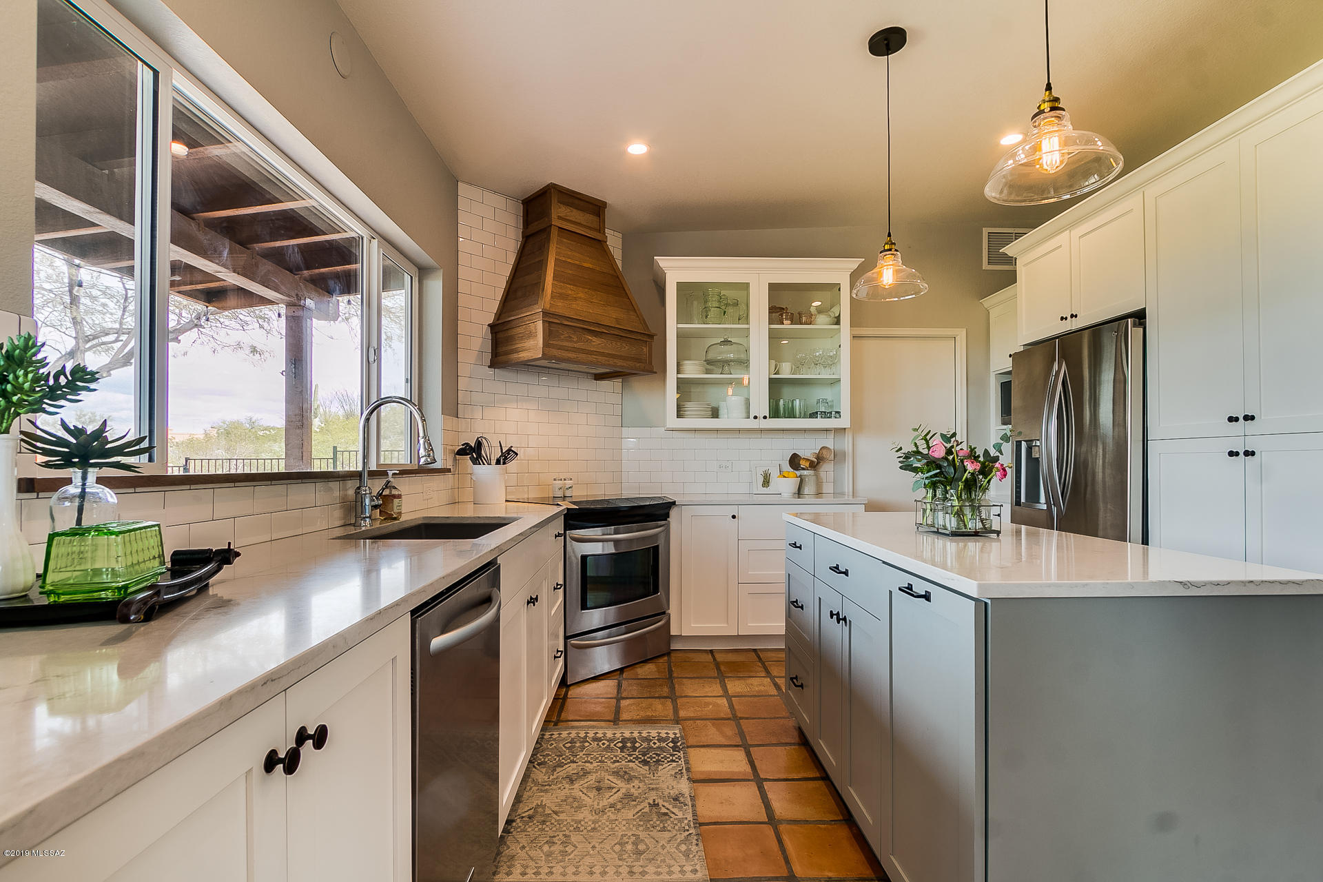 Seller will accept or counter offers between $299,000-$315,000. The most beautiful, well maintained, move in ready 3 Bed + Den / 2 Bath home on the market!!! MODERN ELEGANCE & AMAZING VIEWS throughout this Cul-De-Sac home. Luxurious Gourmet Kitchen with Quartz Counter Tops, with Stainless Steel Appliances and New Cabinets. Master Suite with views of the Mountains plus an on suite bathroom with dual sinks and luxurious tile shower. New Flooring and Windows throughout, along with a New Air Condition Unit and a New Water Heater. Your private desert sanctuary on a huge +1 acre Cul-De-Sac lot. An easy commute to downtown / U of A and all just minutes away from some of the best hiking trails in Tucson. A lovely family home - worth seeing!
