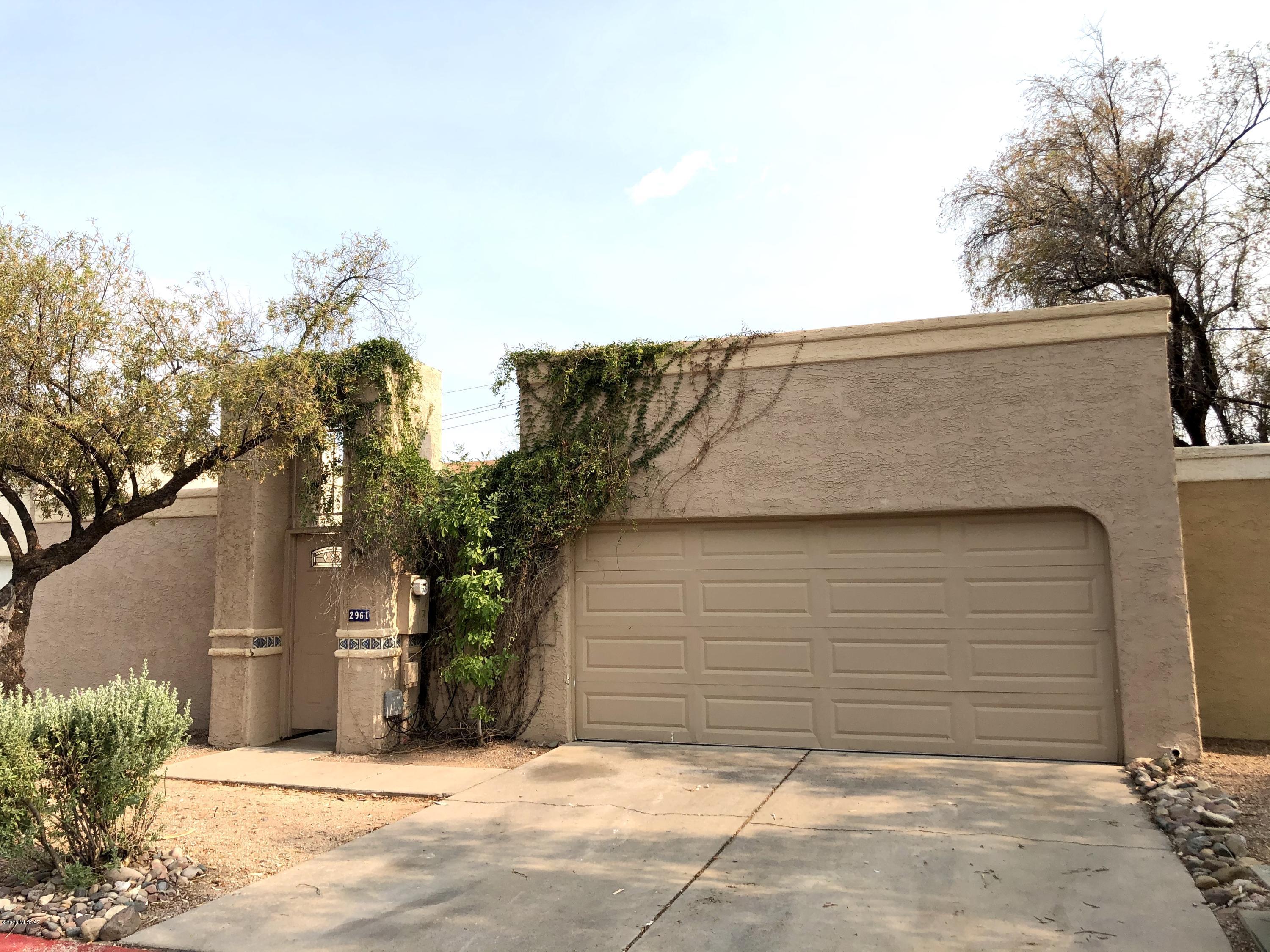 Three bedroom townhome in Sunset Villas Townhome community! Stainless steel appliances, corian kitchen counter tops with under mounted double sink, fireplace, vaulted ceilings, walking closets, huge patio, and two car garage.