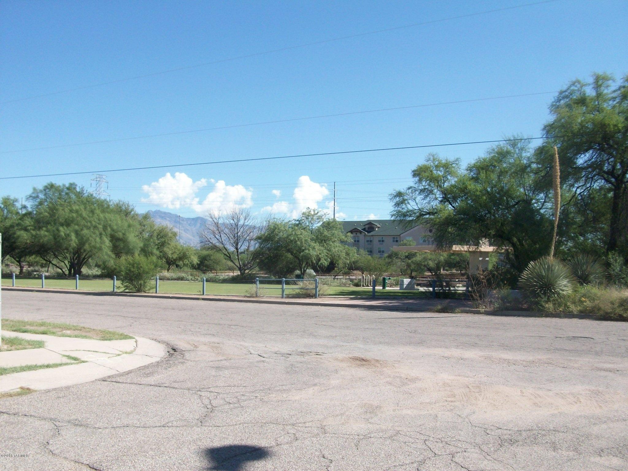 Riverside Park - Land