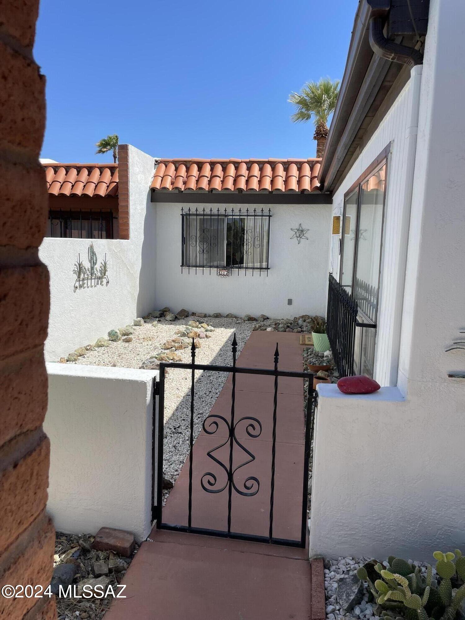Beautiful town home in desirable Casa Paloma 1. Satellite sub division with a fantastic pool and spa. Horse shoes, shuffle board, and great walking trail. Light and, bright .2 bed 2 bath with exceptional mountain views from the rear covered patio. Double car port parking! Just bring your clothes and, tooth brush. Home can be sold fully furnished, and is included with the purchase price!