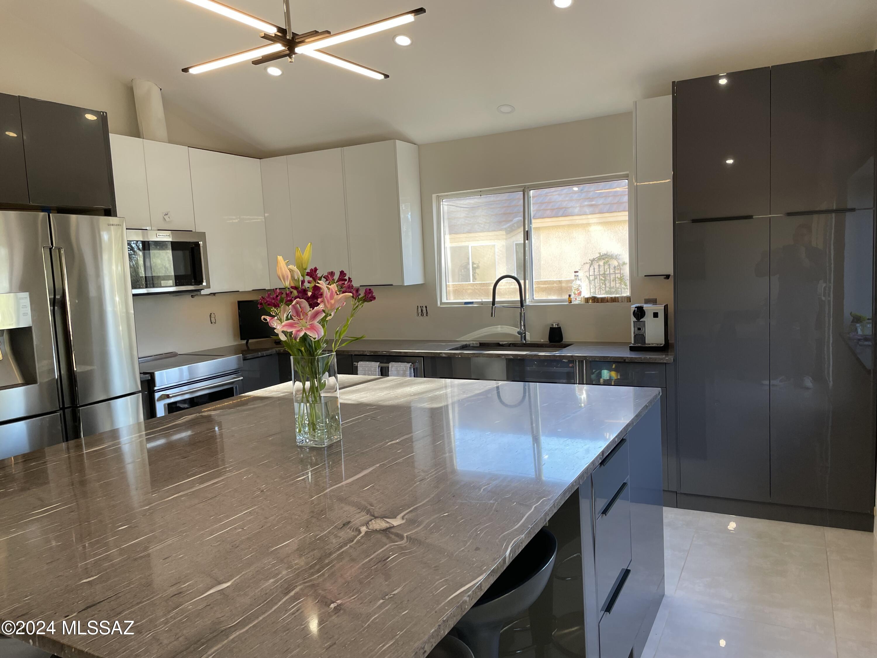 Las Palomitas - Residential