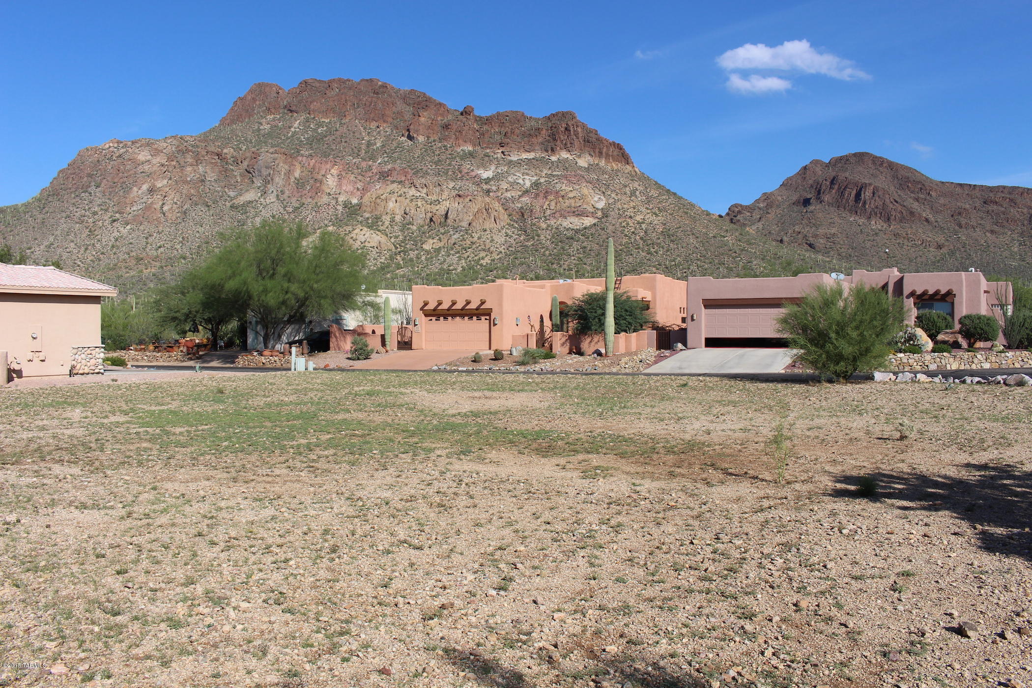 Beautiful corner lot with gorgeous views of Golden Gate Mtn and surrounding range in this very desirable community! Be as active as you like with hiking, swimming, tennis, bocce, club house and more. Enjoy beautiful desert living just 20 minutes from downtown!