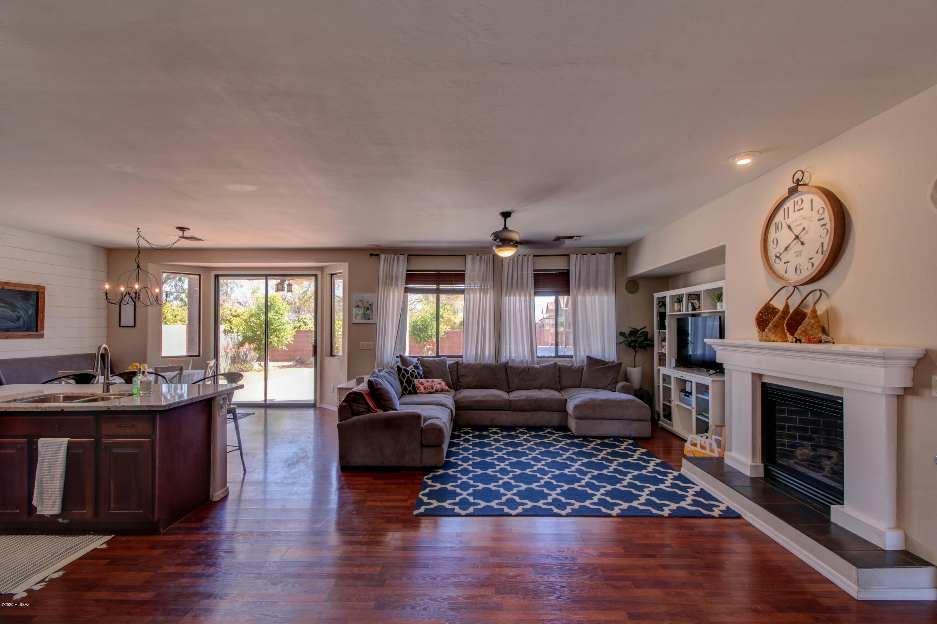 Lovely single story on Tucson's NW side. Updated kitchen and bath.  Great room concept, and split floor plan.  3 car garage allows space for all the extras, be they kids toys or a gym, or studio.  Many options.  Lovely covered back patio, brick payers and grass.  Room for entertaining or for an active family or both! Solar lease must transfer.