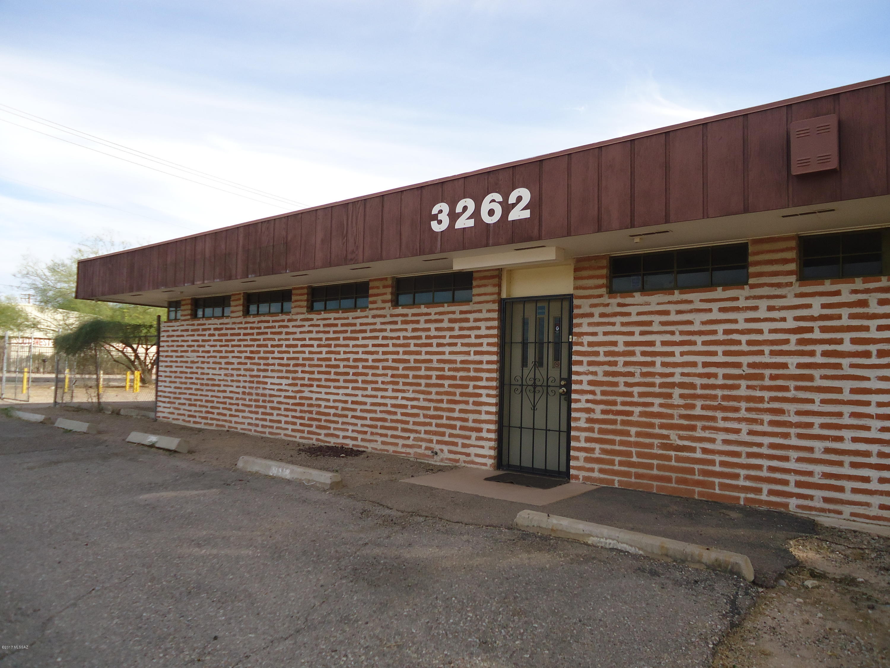 Corner Lot in Convenient in Mid-town location. Ajo/Cntry Club/Alv.
Two bldgs; 1) Offices/lab,etc. 1,313sqft burnt adobe.  Natural light thru out.
2) Warehouse/shop. Block & steel, 14' high, 2 drive in doors. Lots of covered workspace (apprx 2,000sqft).  3 Phase power. The yard has Drive Thru access.
This property is very well cared for and in very good condition.

It was 1st used by (& possibly designed by) Geologist for UofA & Desert Museum as geology lab.