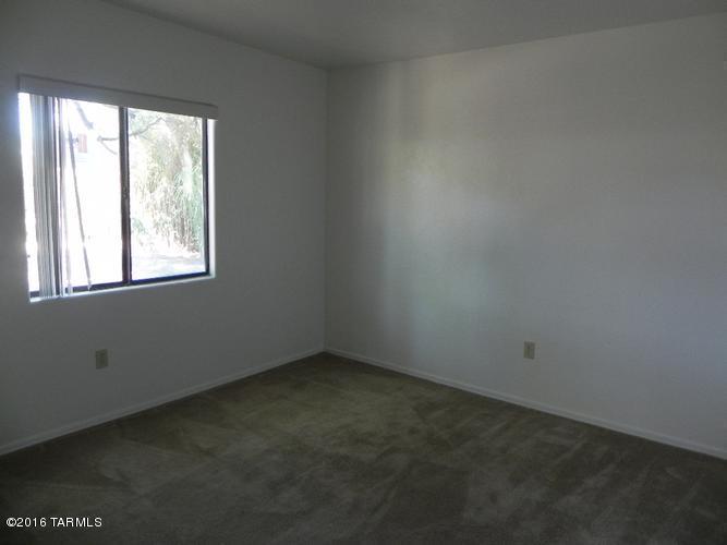 Lincoln Park - Residential Income
