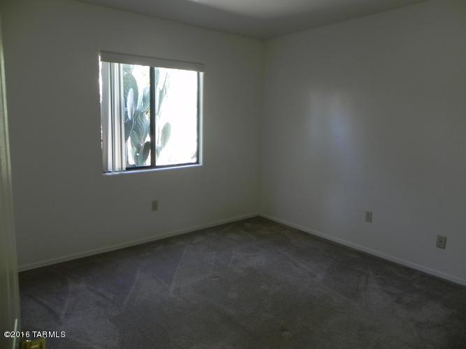 Lincoln Park - Residential Income