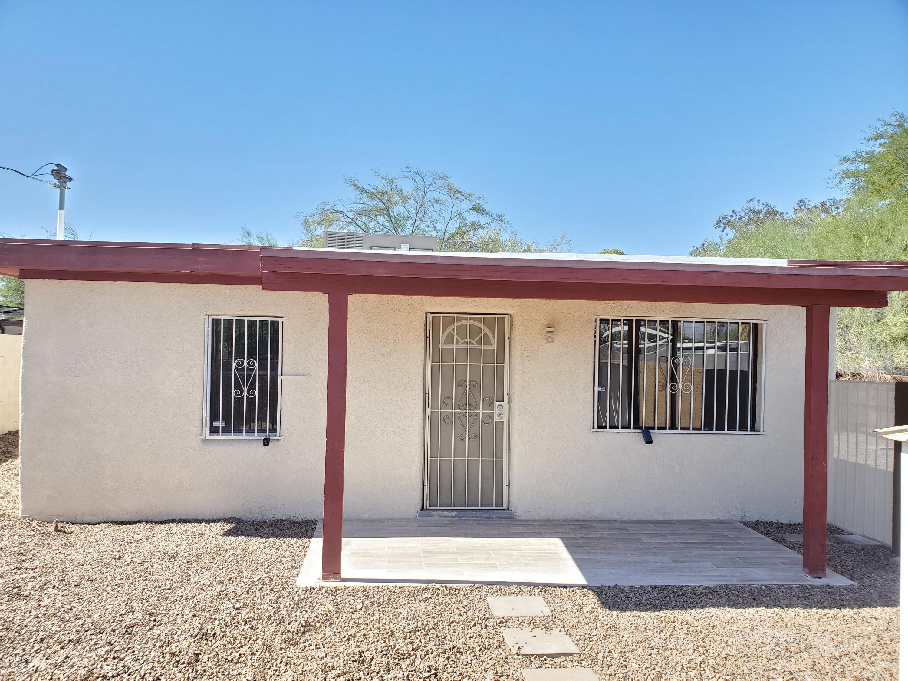 This Charming 2 bedroom, 1 bath is in a great Central location. Remodeled bathroom and kitchen. New carpet. Come see it today! Seller is a licensed Real Estate Agent in the state of Arizona.