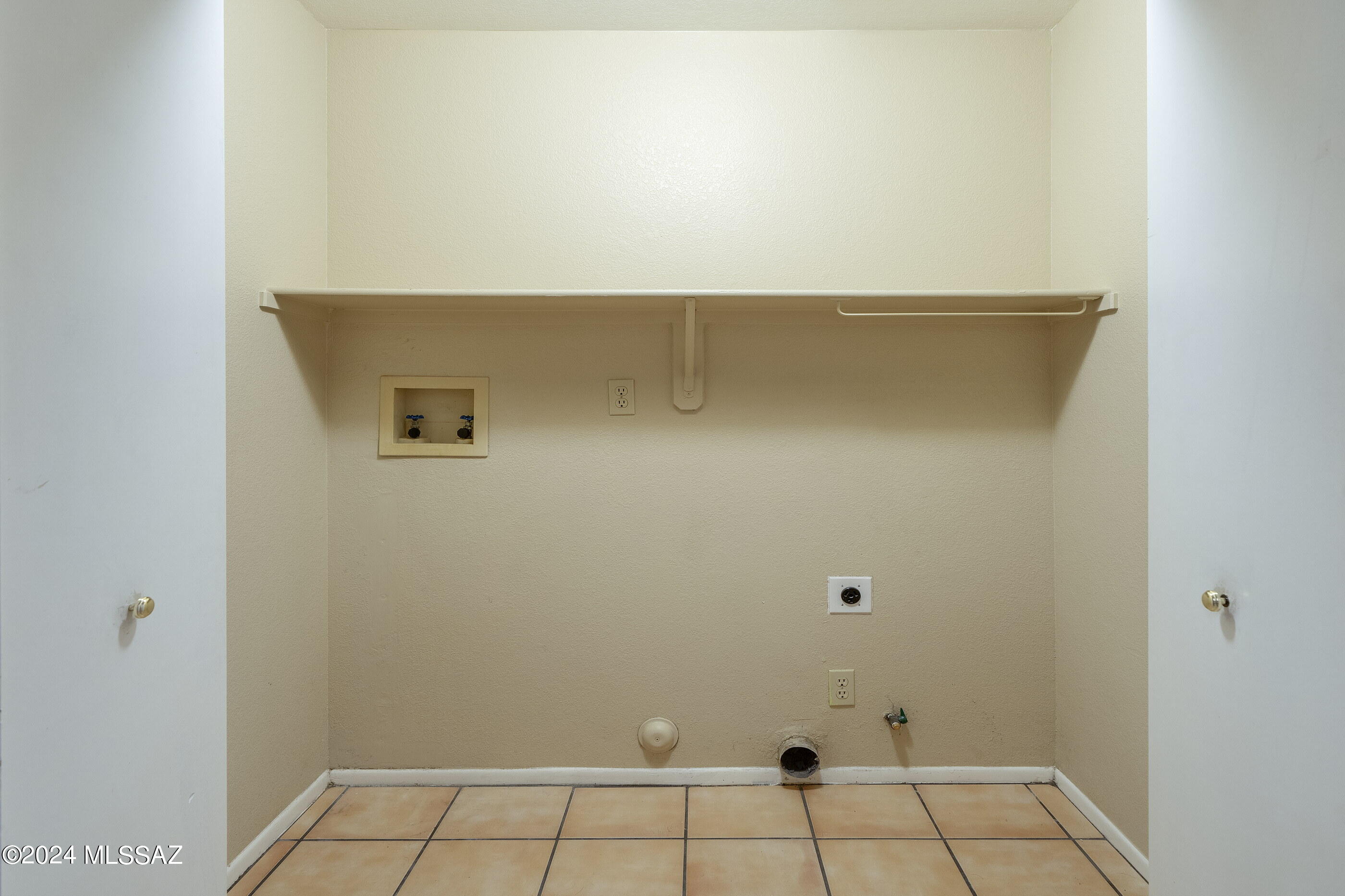 Hacienda Del Oro (1-879) - Residential