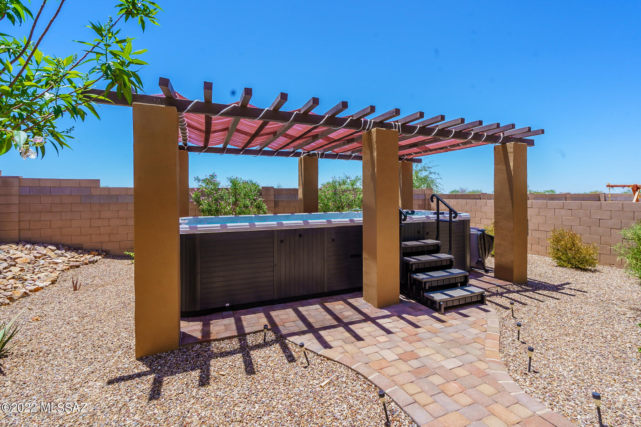 Vista Del Lago Norte SQ20140780198 - Residential