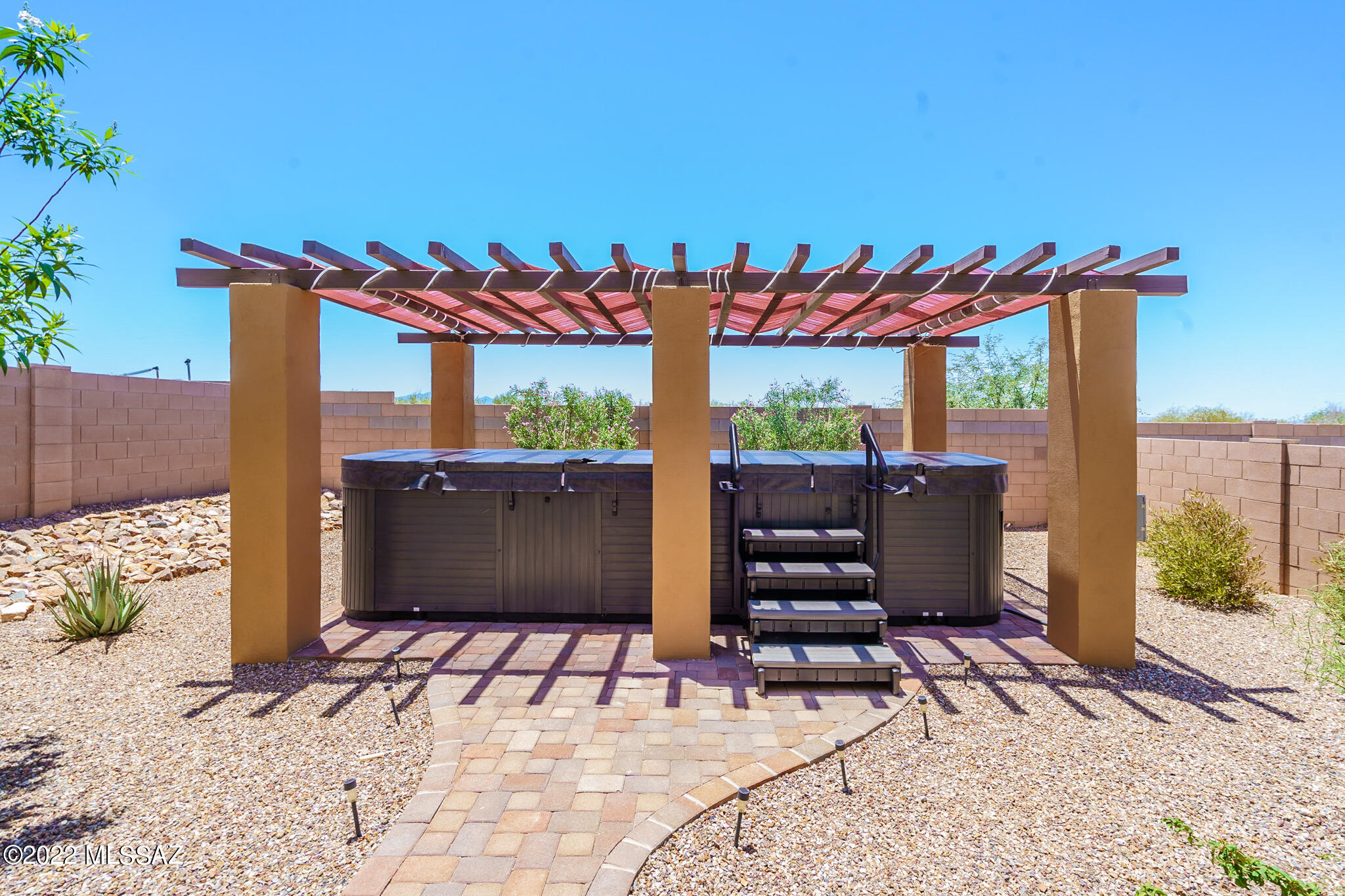 Vista Del Lago Norte SQ20140780198 - Residential