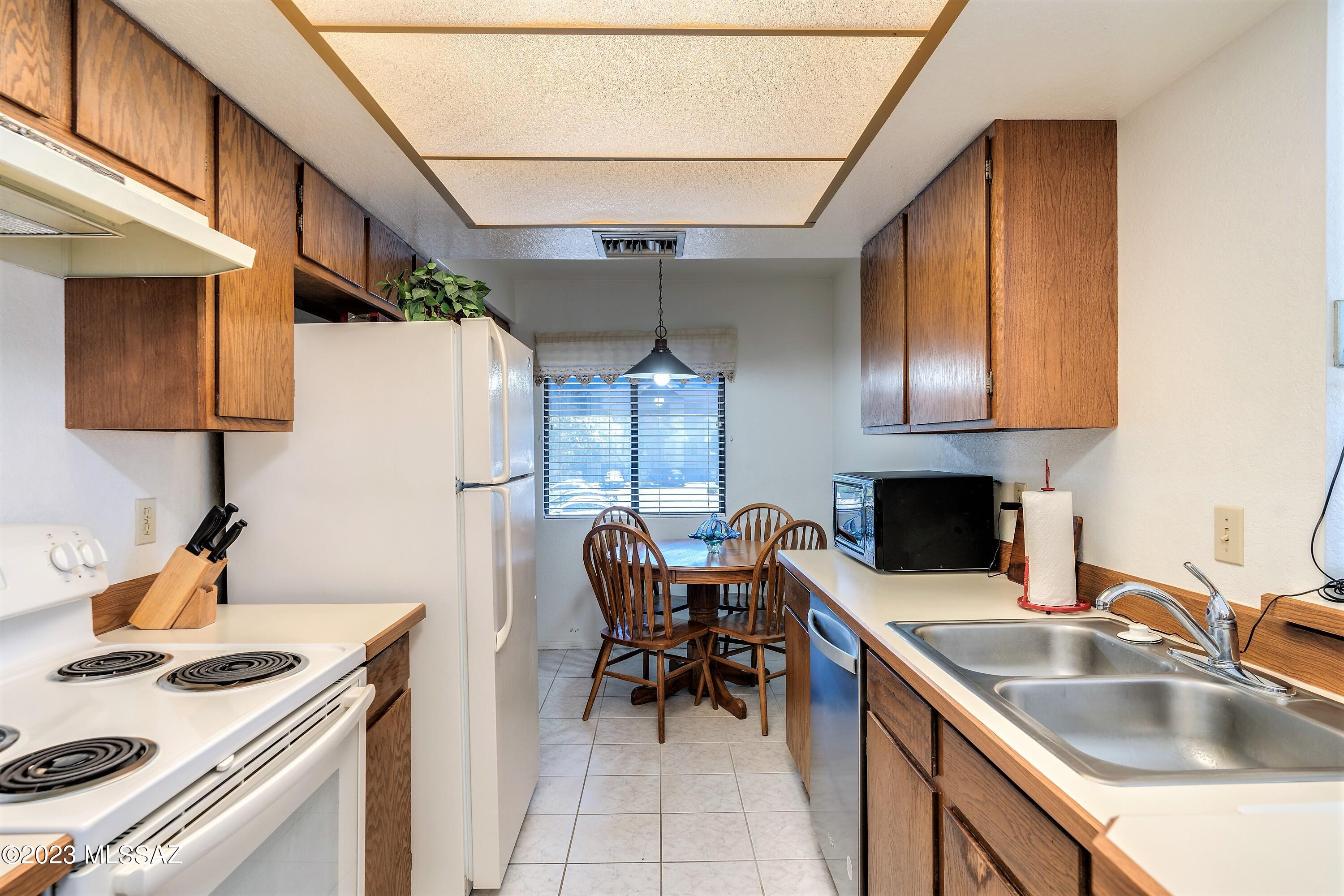Summertree Condominiums (1-224) - Residential