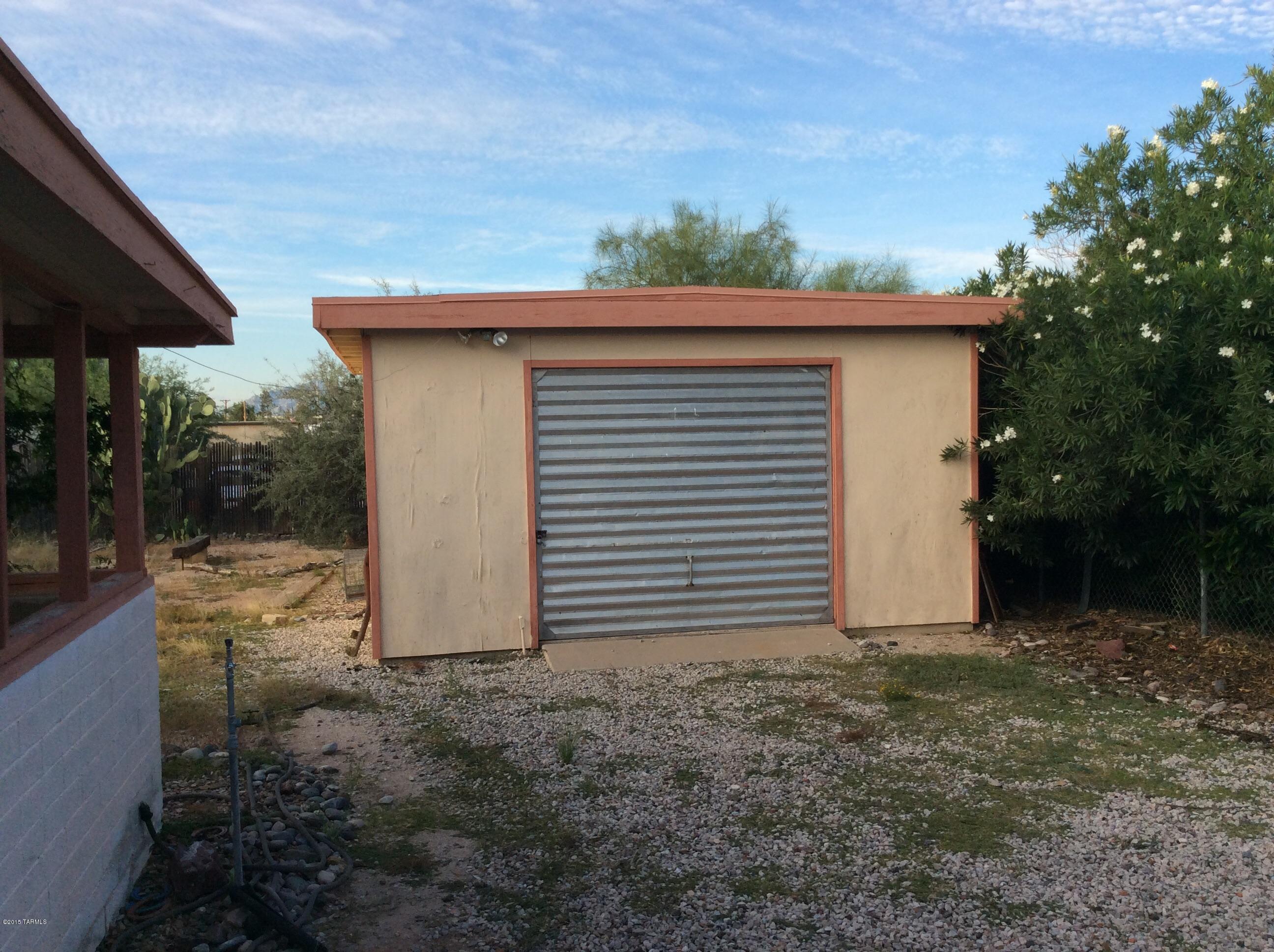 Los Ranchitos - Residential