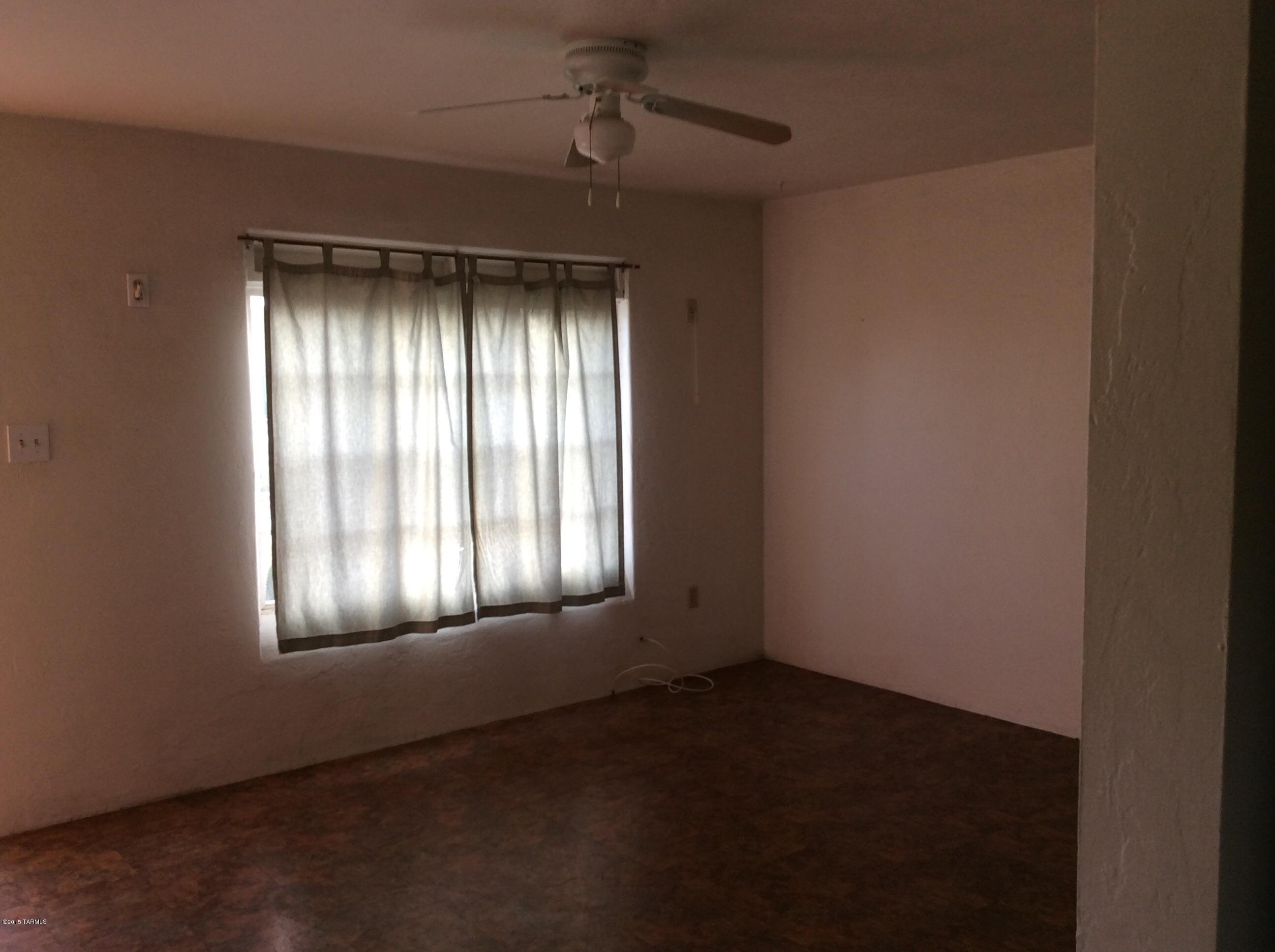 Los Ranchitos - Residential