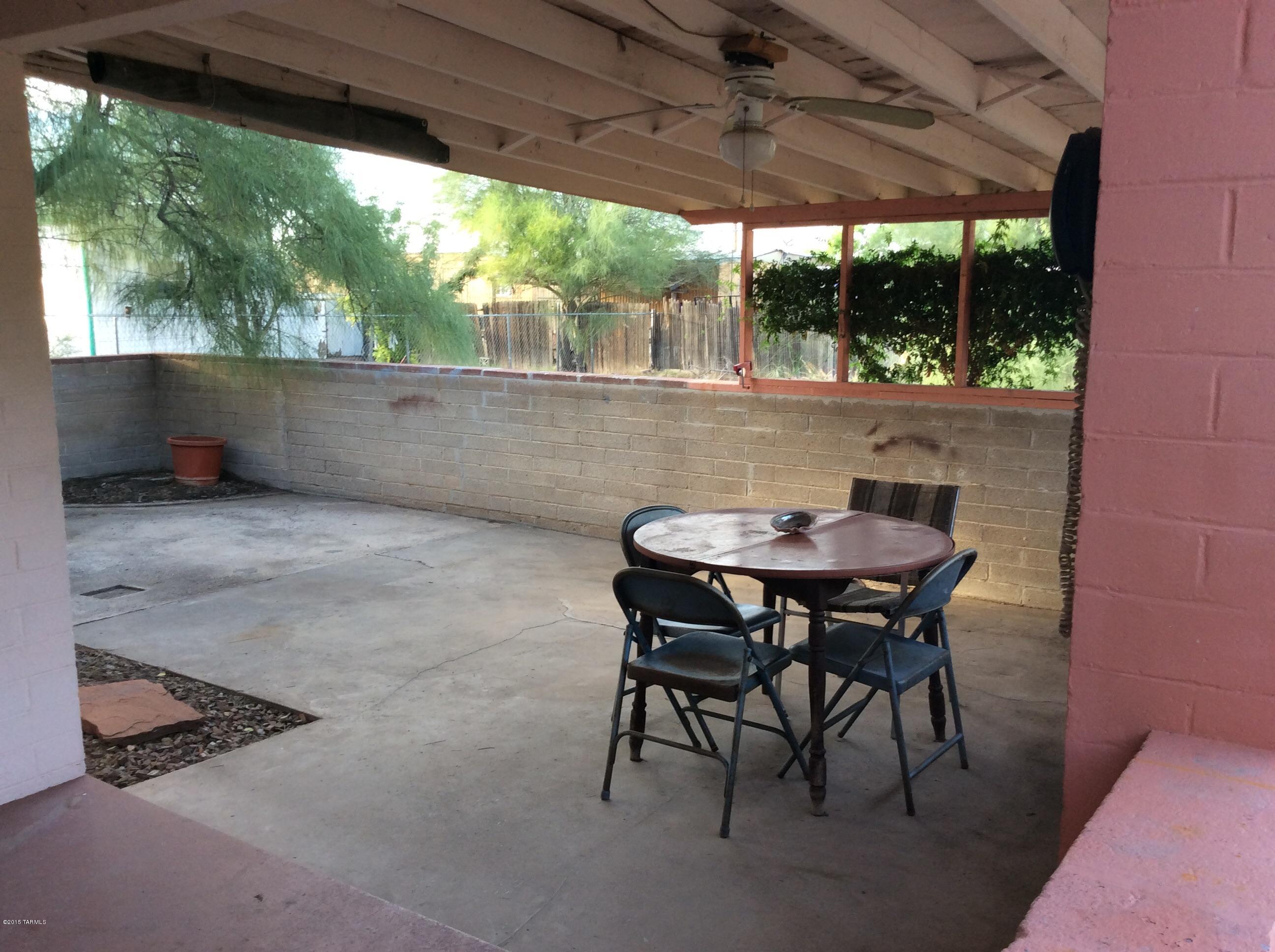 Los Ranchitos - Residential