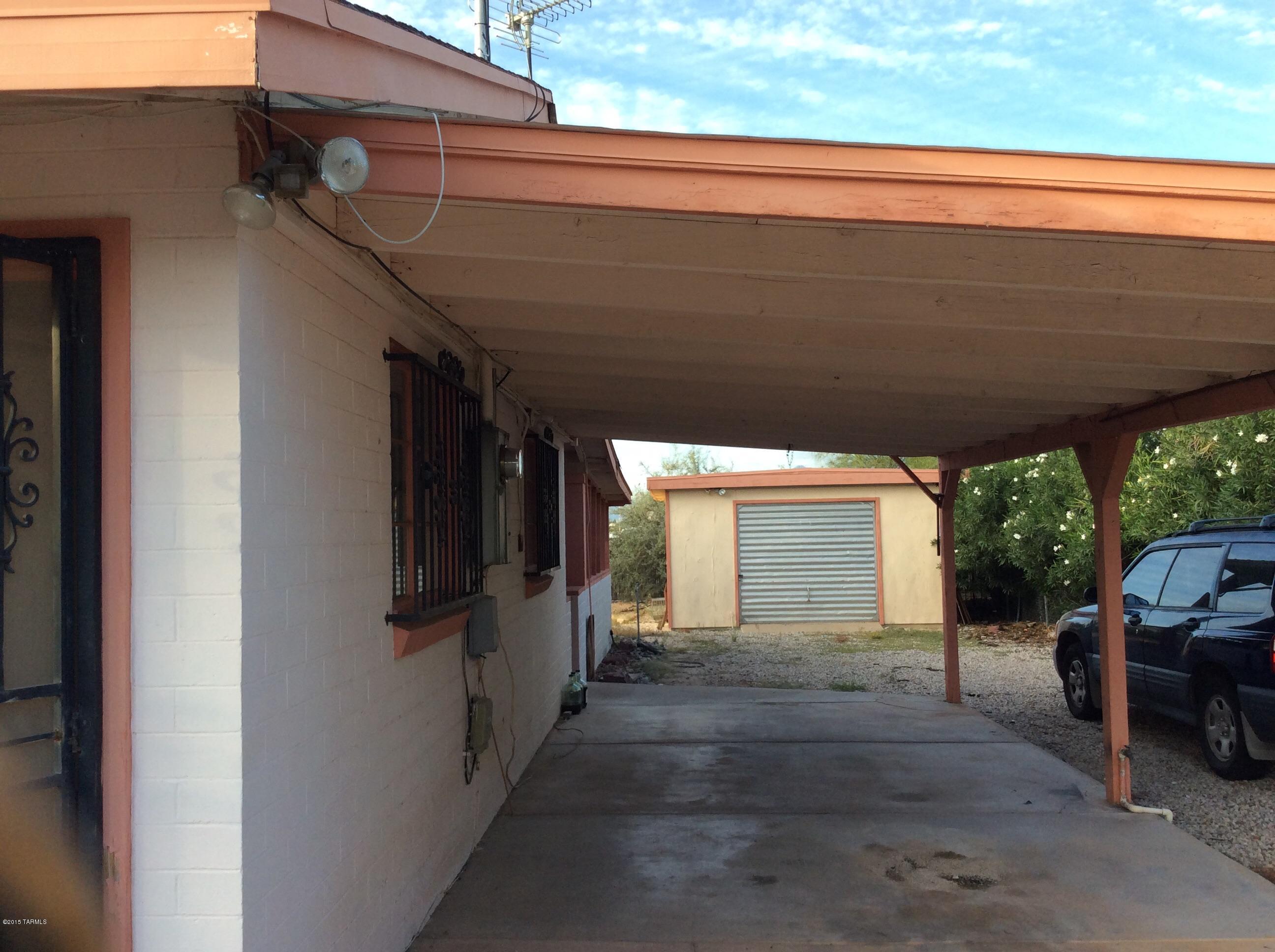 Los Ranchitos - Residential