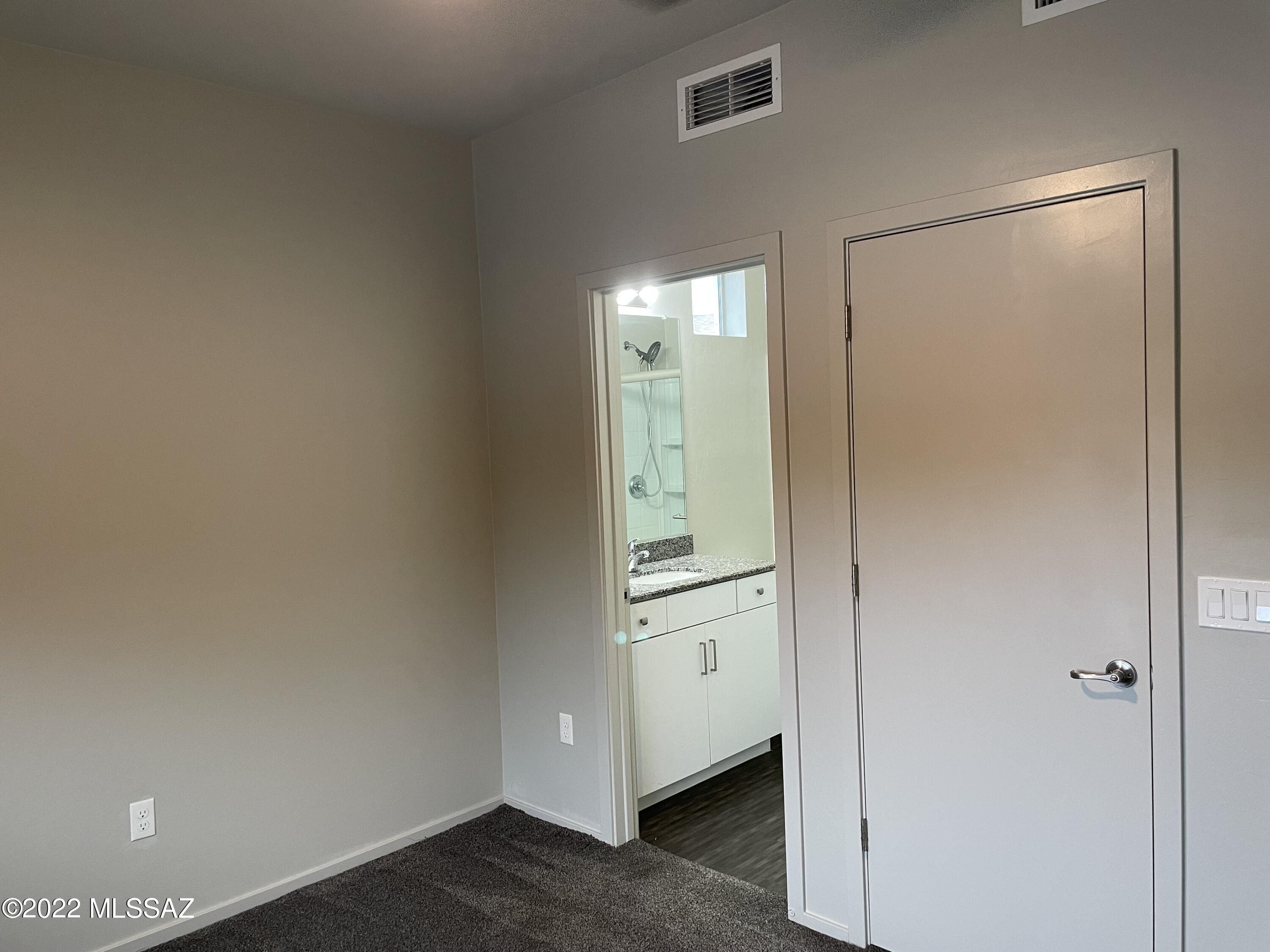 Park Modern SQ20153240738 - Residential Lease
