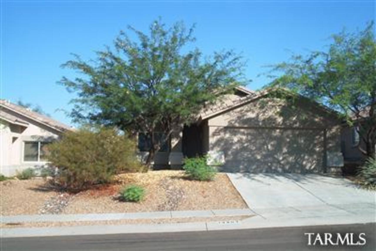 3br/2BA home located walking distance to Innovation Park in Oro Valley. Big backyard with flagstone patio & mountain views!!

TENANT OCCUPIED THRU 04/30/2020