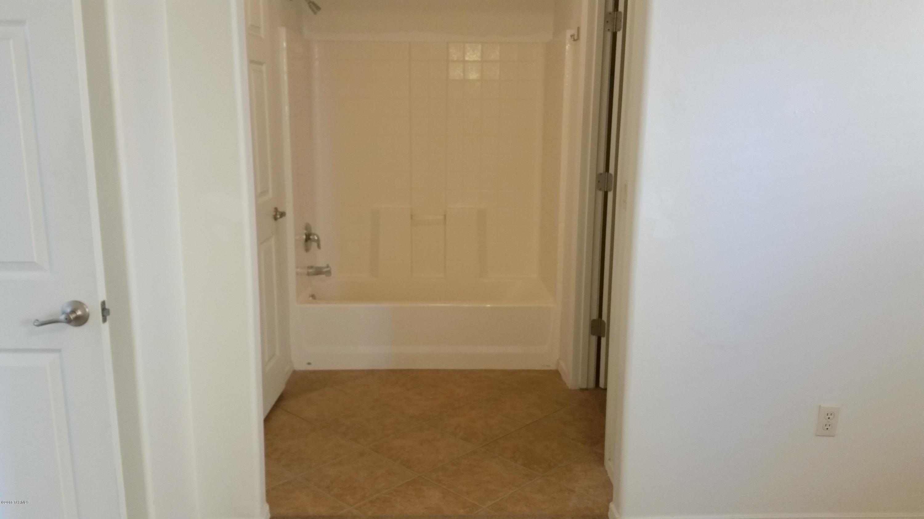 Valencia Reserve South (1-315) - Residential Lease