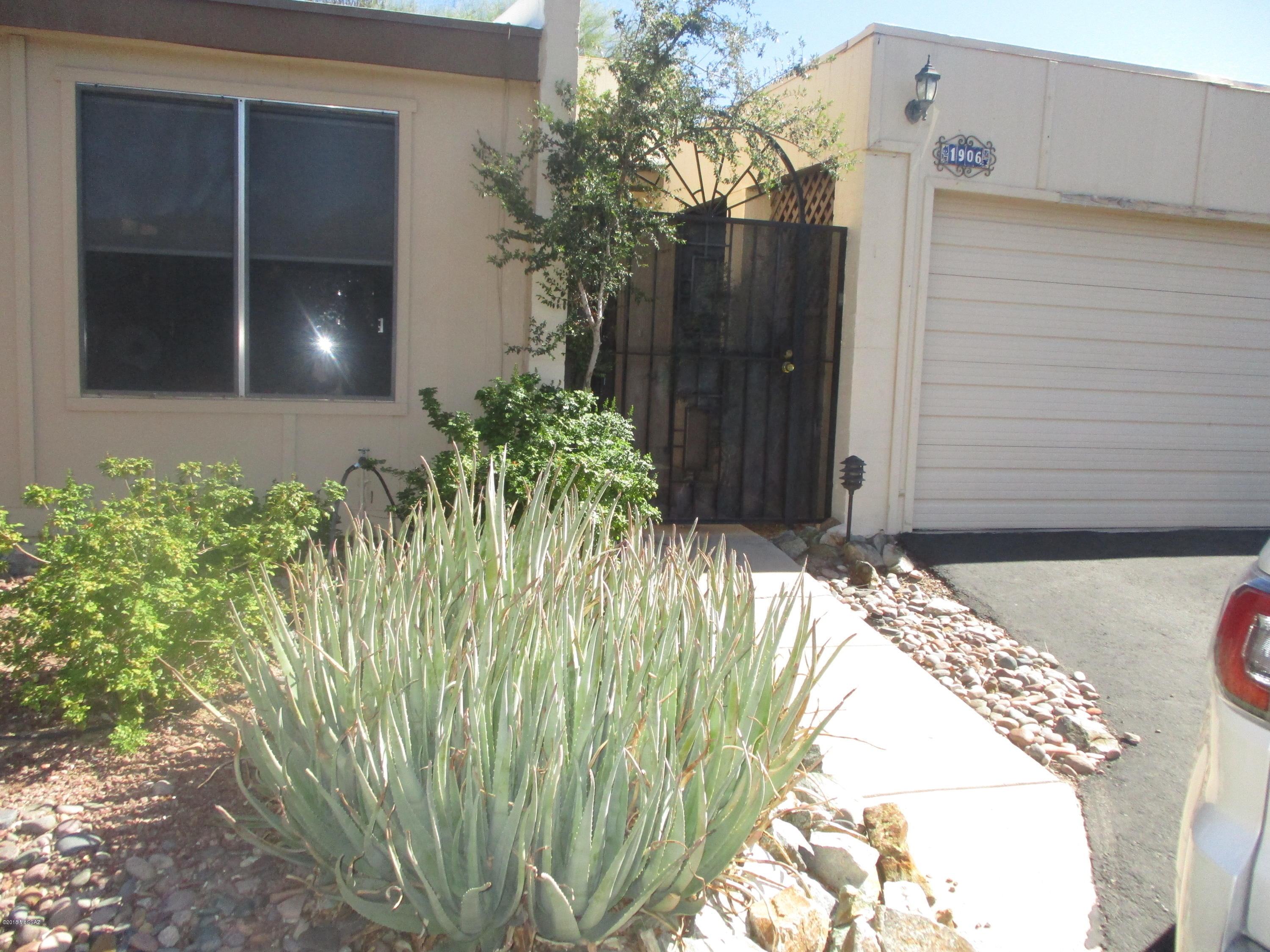 Pantano Townhomes (1-118) - Residential Lease