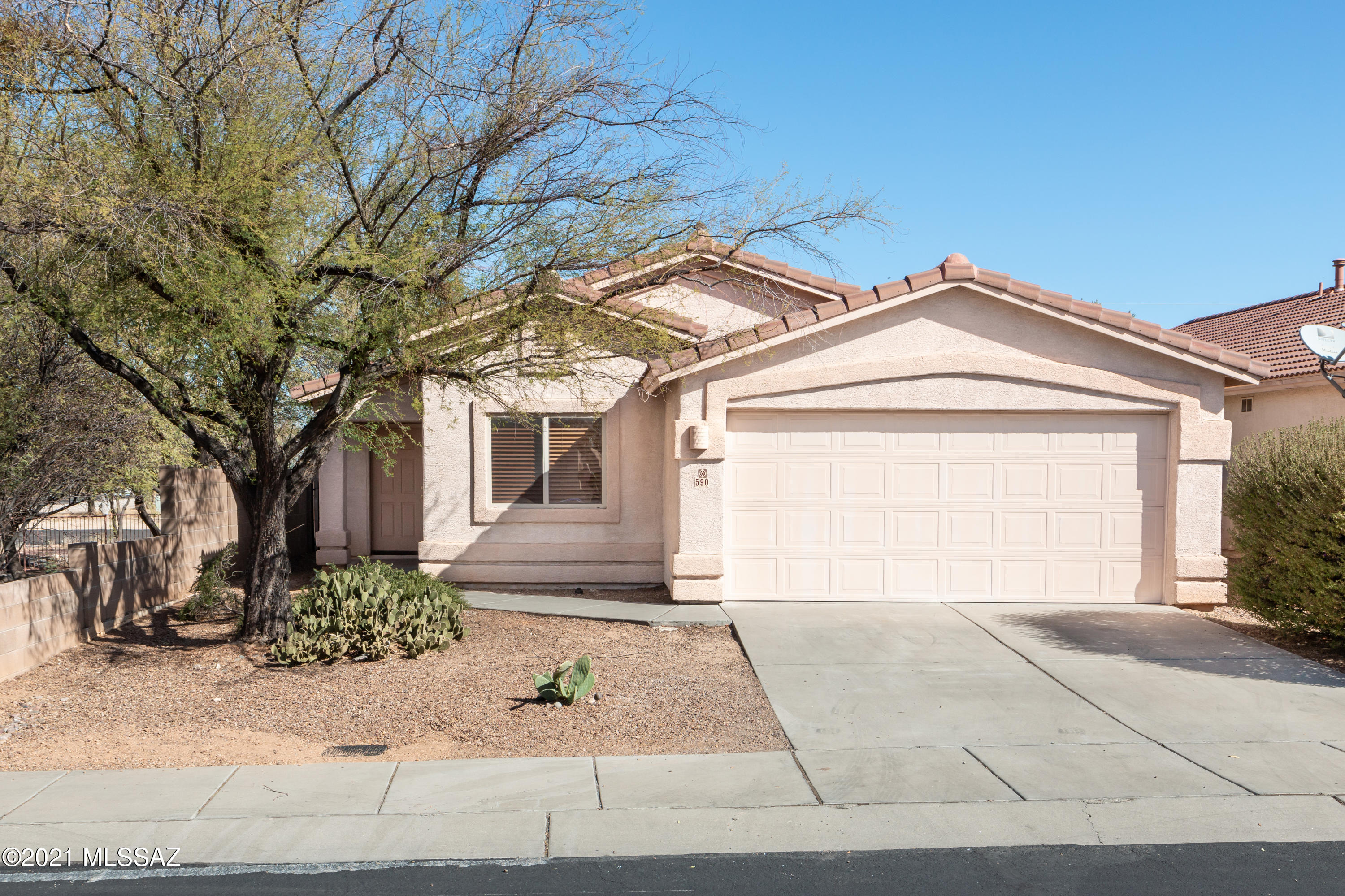 Corner lot house with MOUNTAIN views! Move-in ready home nestled in small subdivision around the corner from Oracle Road - close to shopping, parks, hiking, restaurants, and more! 2001 built, 3 bedroom, 2 bathroom with lots of natural light. Front offers pathway to entry, welcoming you home to high ceilings and a cozy fireplace in living room. Kitchen has breakfast bar with counter space overlooking small eat-in area.  North facing covered patio with extended brick  overlooking mountain views- perfect for relaxing weekends at home! Great property at a great price! Go see for yourself!! Investor?