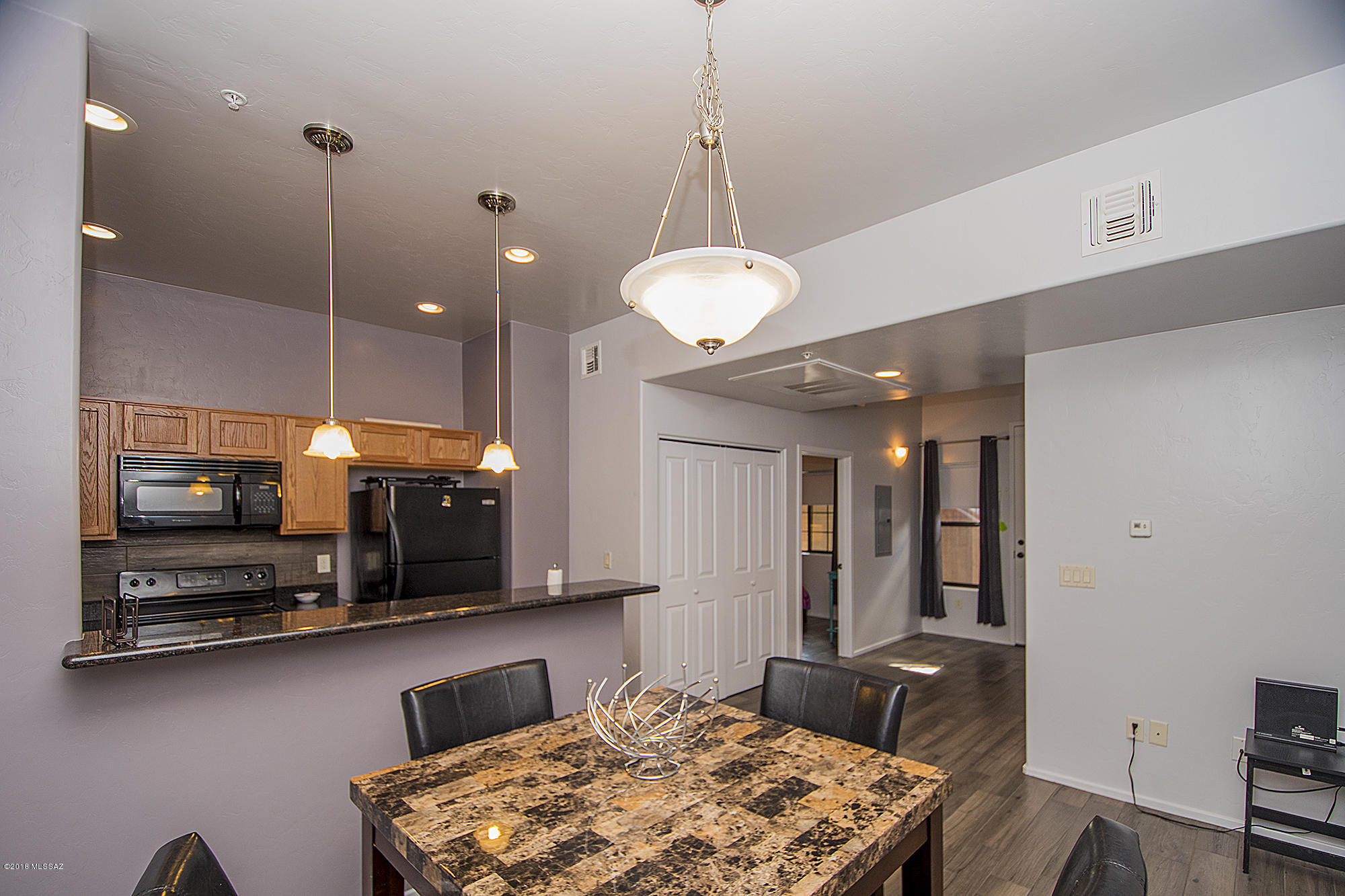 Great luxuri condo in the perfect central River/Campbell location, Unit has granite slab counters, 18 inch tile, large master bath, huge walk-in closet, close to fine dining, shopping, U of A and much more!!!