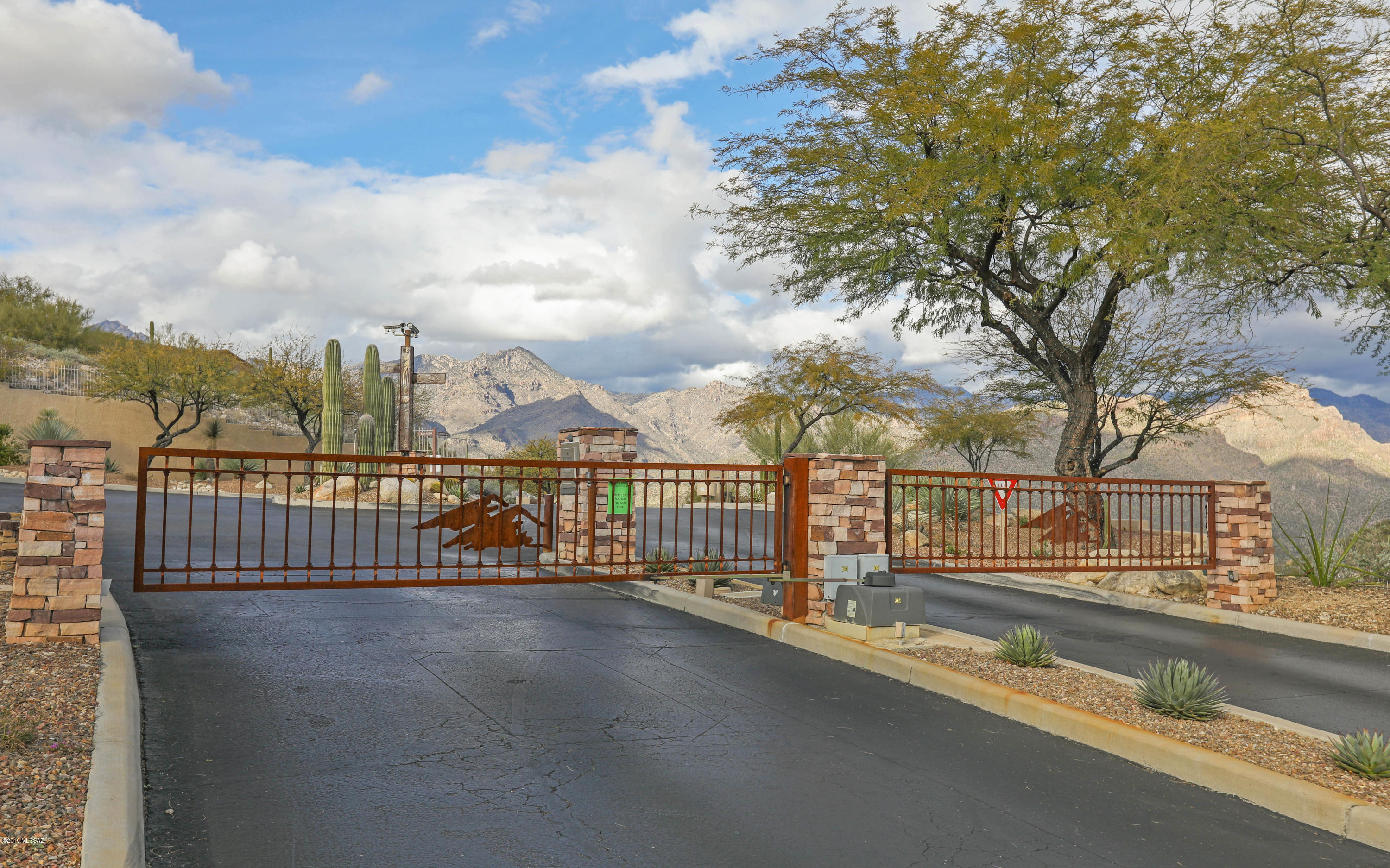 Sabino Mountain (1-290) - Residential