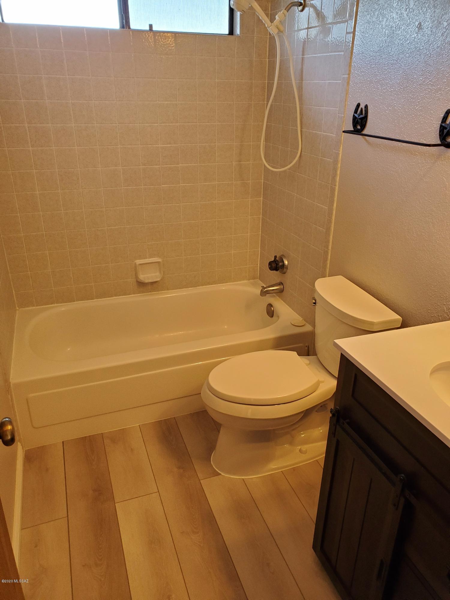 New Tucson Unit NO. 23 (140-261) - Residential Lease