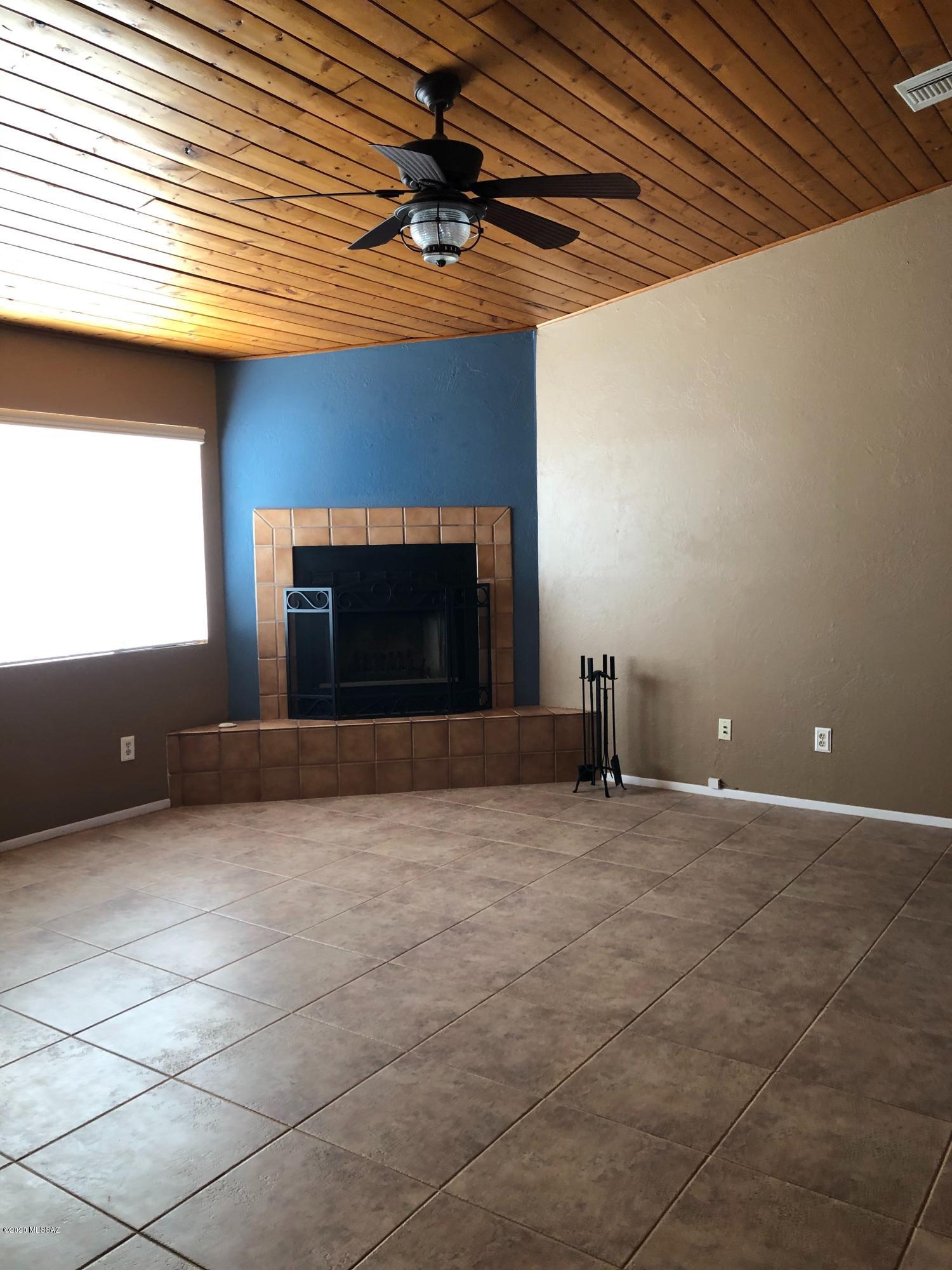 New Tucson Unit NO. 23 (140-261) - Residential Lease