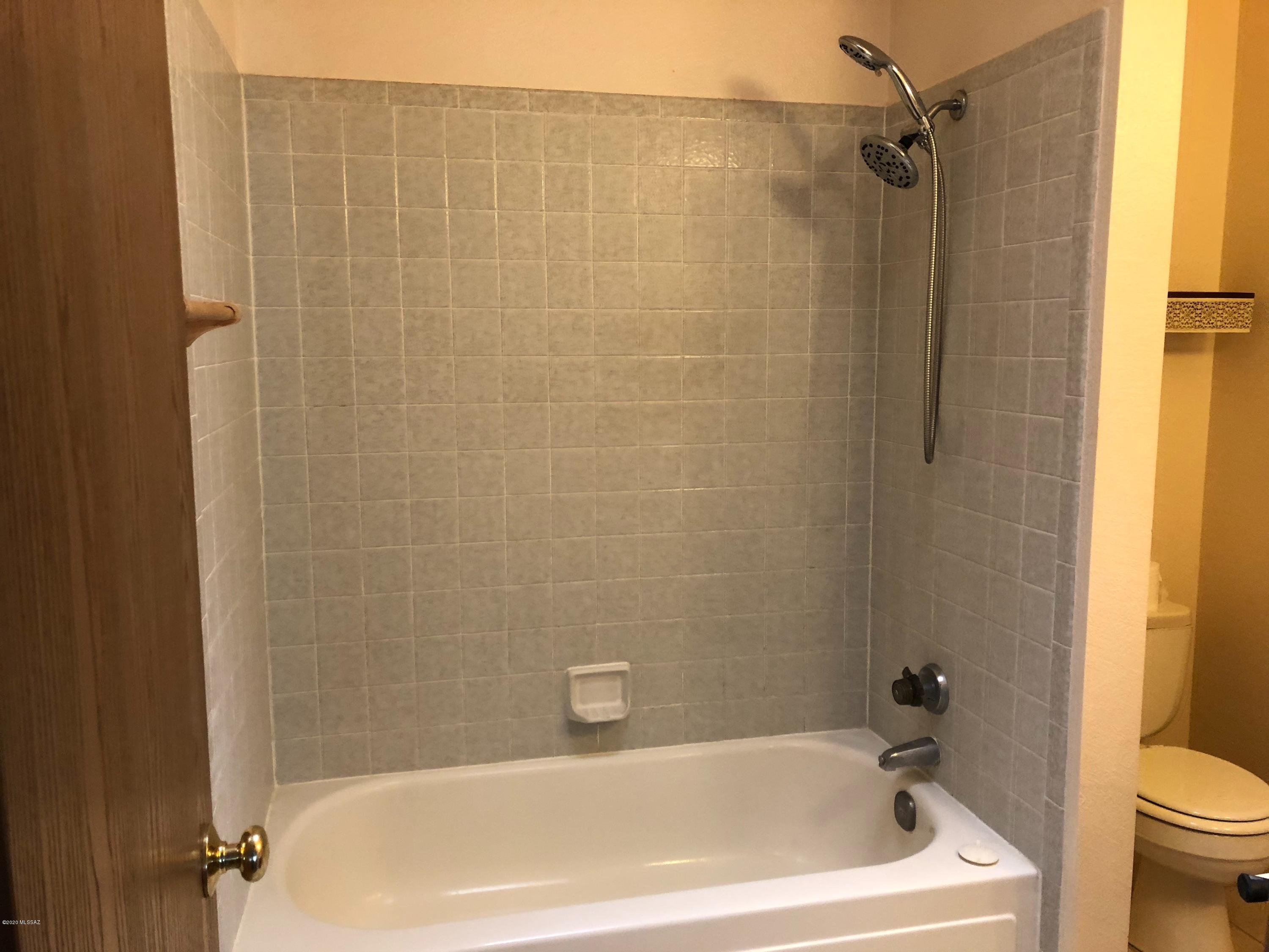 New Tucson Unit NO. 23 (140-261) - Residential Lease