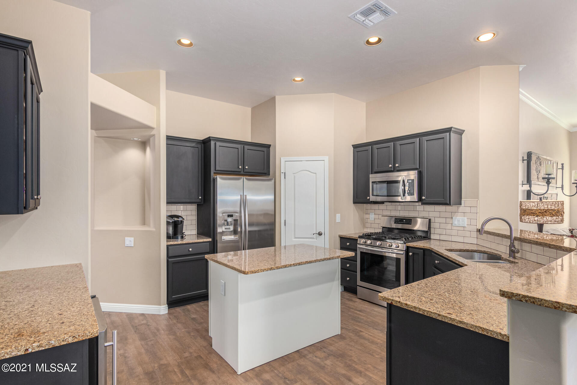 Continental Reserve Blk. 14 (1-82) - Residential