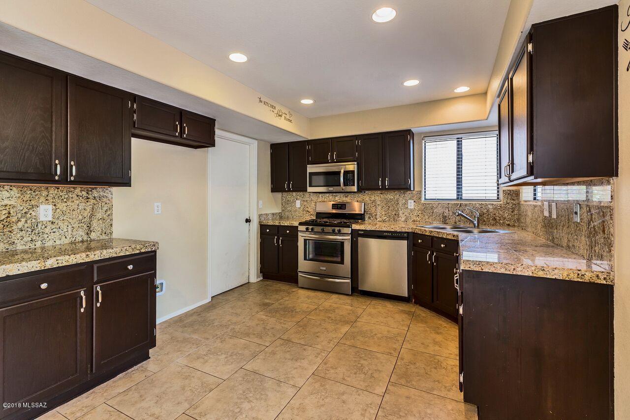 Country Club(1-221) - Residential