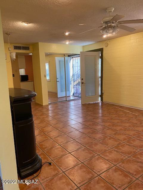 Central Tucson 2 bed/1bath downstairs coop unit. Ceramic tile floors, plantation shutters, dual pane windows and sliding door. All appliances stay (fridge, dishwasher, oven/stove, microwave). Fenced in area off the backdoor for pets or to set up as a patio. Close to shopping/restaurants/bus lines. Minutes to Downtown Tucson and the University of Arizona. Reid Park is a few blocks away with golf course, dog park, walking path, zoo and more! Cash only/no rentals.
