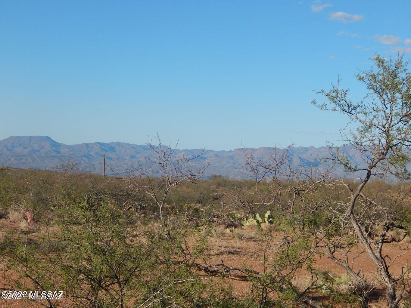 Beautiful 4.02 acres with amazing mountain views of Mt. Lemmon and Galuiro Mountain Range.  Come bring all your toys.  Come see what this great piece of property has to offer.