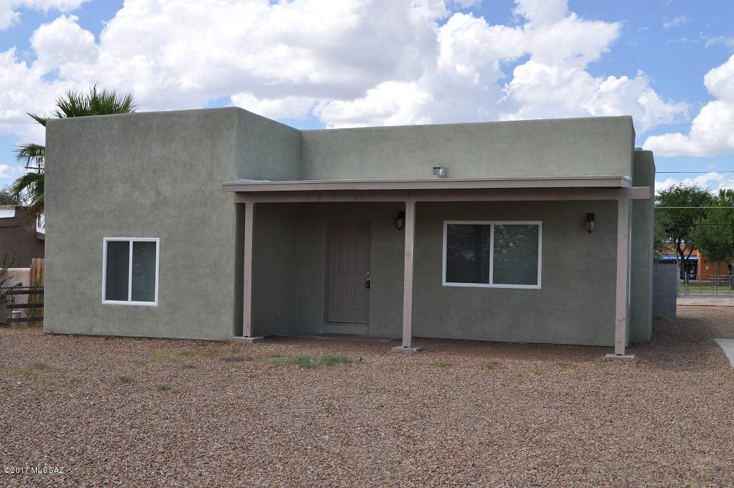 Professionally managed by Apex Team with Keller Williams of Southern Arizona. Designated Broker: Jodi Koch

Stainless steel appliances & granite counters, to the spacious living room with vaulted ceilings, this is the perfect home. Tile throughout the house makes for easy cleaning & maintenance. The fully tiled shower with rainforest shower head & body sprayers. Large bedrooms, powerful central A/C & central heat provides year round comfort. 

Call 520-414-4313, or email contact@apexaz.com for more information, & to schedule a viewing! Shown by appointment only 

Application Fee: $40 (criminal, credit & eviction check conducted) 
Security Deposit: equal to 1 month rent (20% non-refundable) due at lease signing. 1st month rent due at lease signing. Parental guarantor